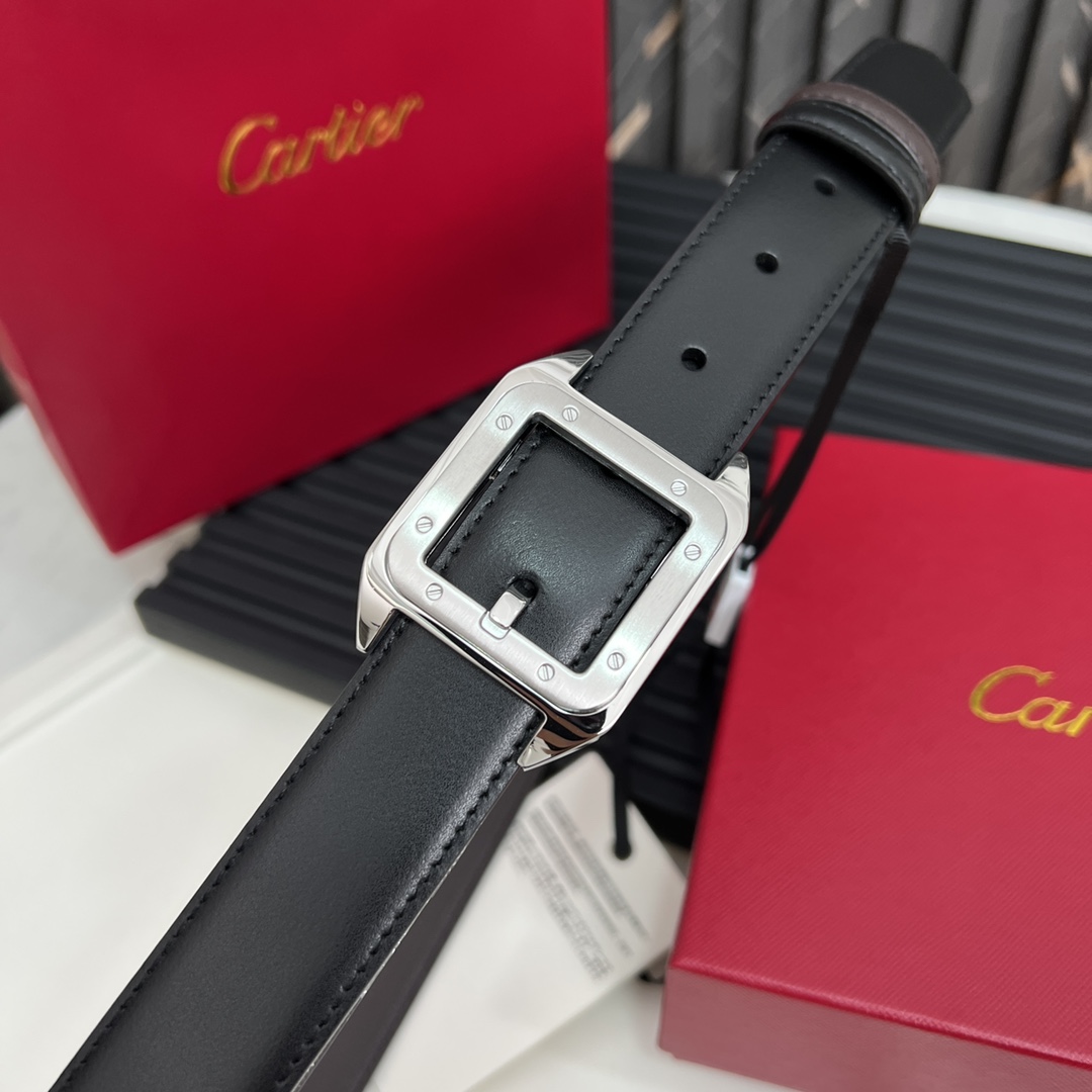 镀钯饰面针扣式皮带Cartier标志黑色与棕色牛皮双面皮带浮雕“Cartier”标志尺寸宽30毫米可调节