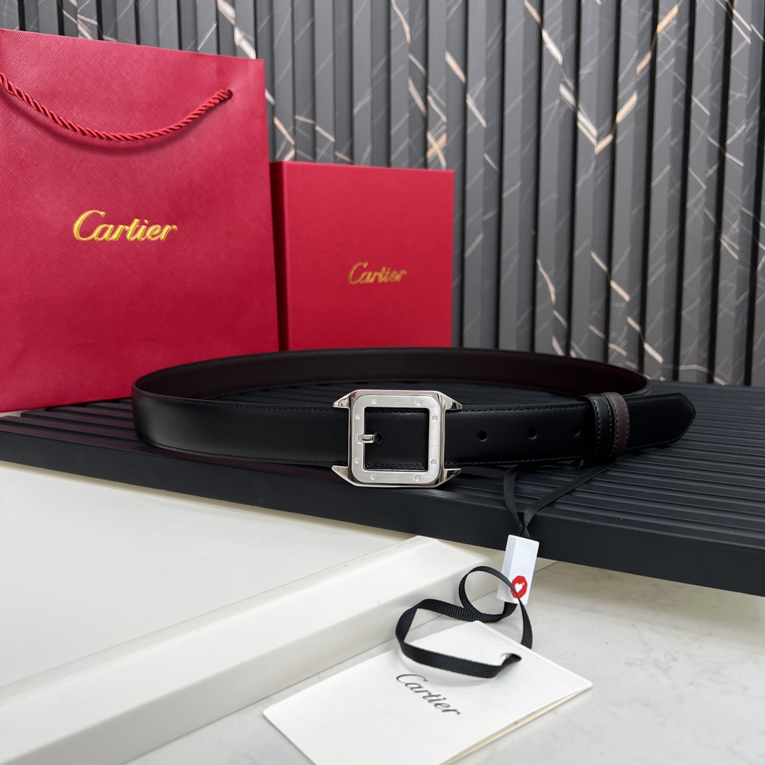 镀钯饰面针扣式皮带Cartier标志黑色与棕色牛皮双面皮带浮雕“Cartier”标志尺寸宽30毫米可调节