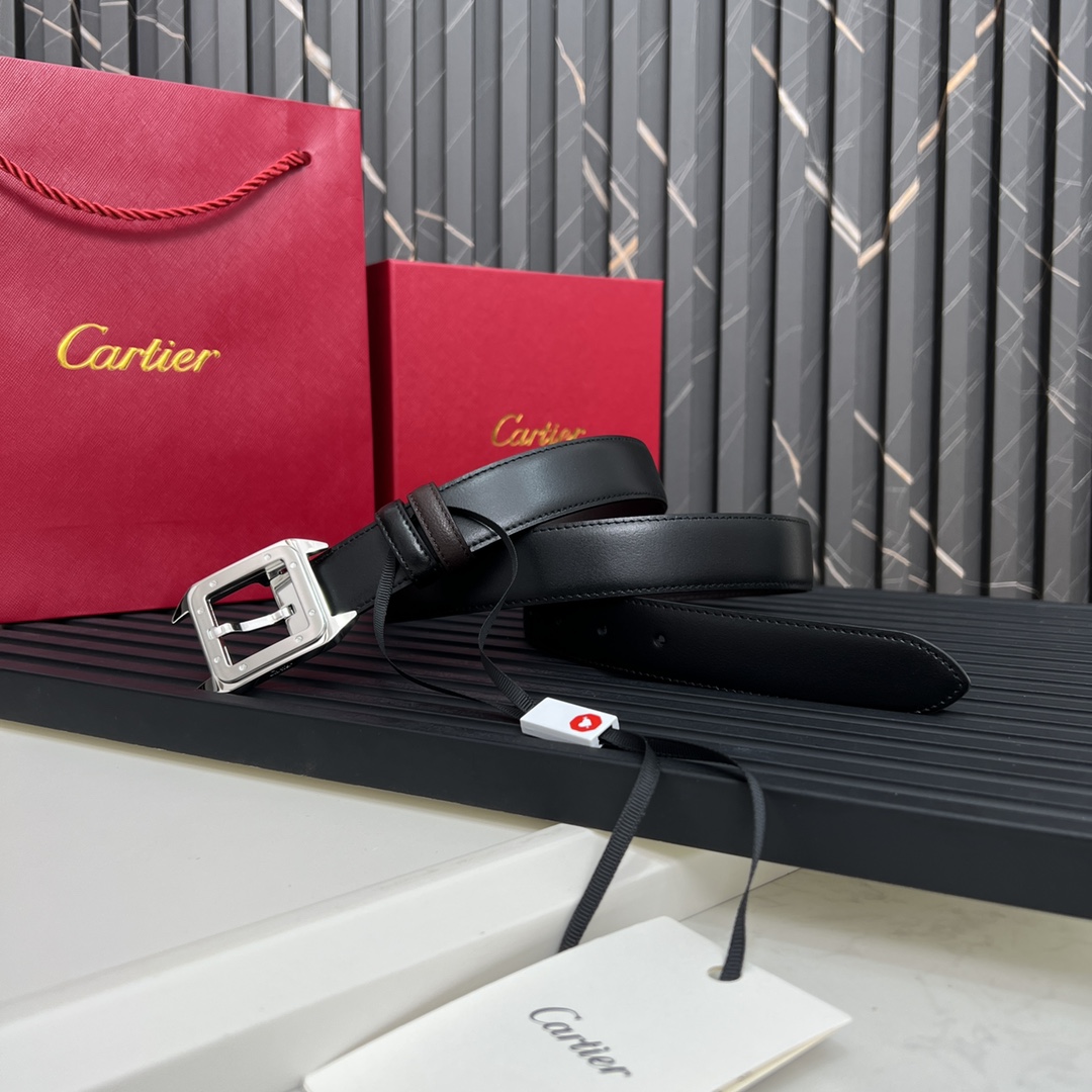 镀钯饰面针扣式皮带Cartier标志黑色与棕色牛皮双面皮带浮雕“Cartier”标志尺寸宽30毫米可调节