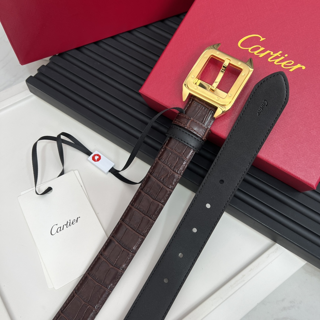 镀钯饰面针扣式皮带Cartier标志黑色与棕色牛皮双面皮带浮雕“Cartier”标志尺寸宽30毫米可调节