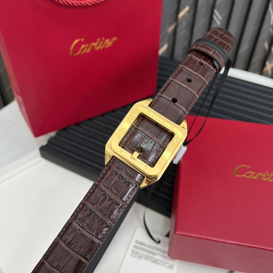 镀钯饰面针扣式皮带Cartier标志黑色与棕色牛皮双面皮带浮雕“Cartier”标志尺寸宽30毫米可调节