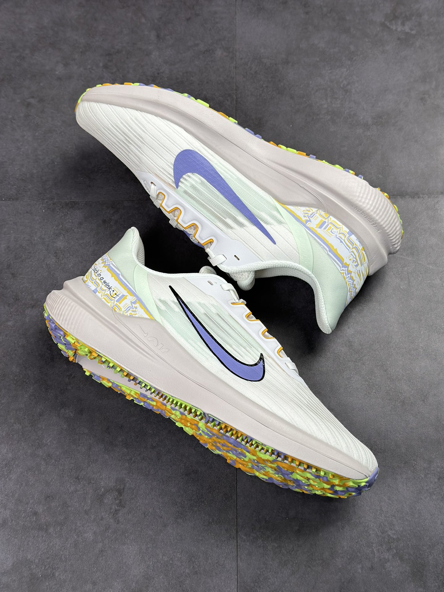 180 Nike Zoom Winflo 9 V9登月网面透气跑步鞋 DR8802-100