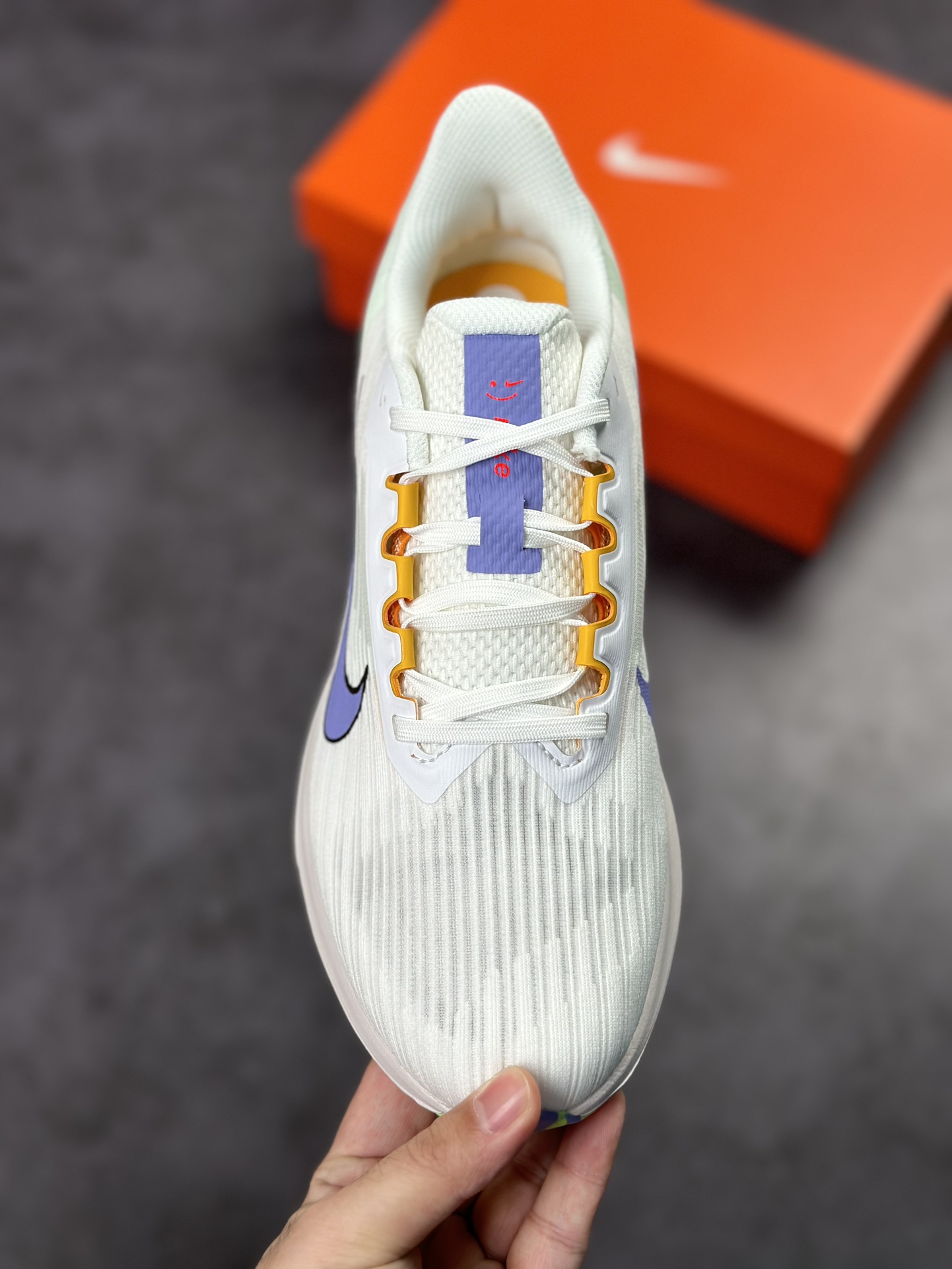 180 Nike Zoom Winflo 9 V9登月网面透气跑步鞋 DR8802-100