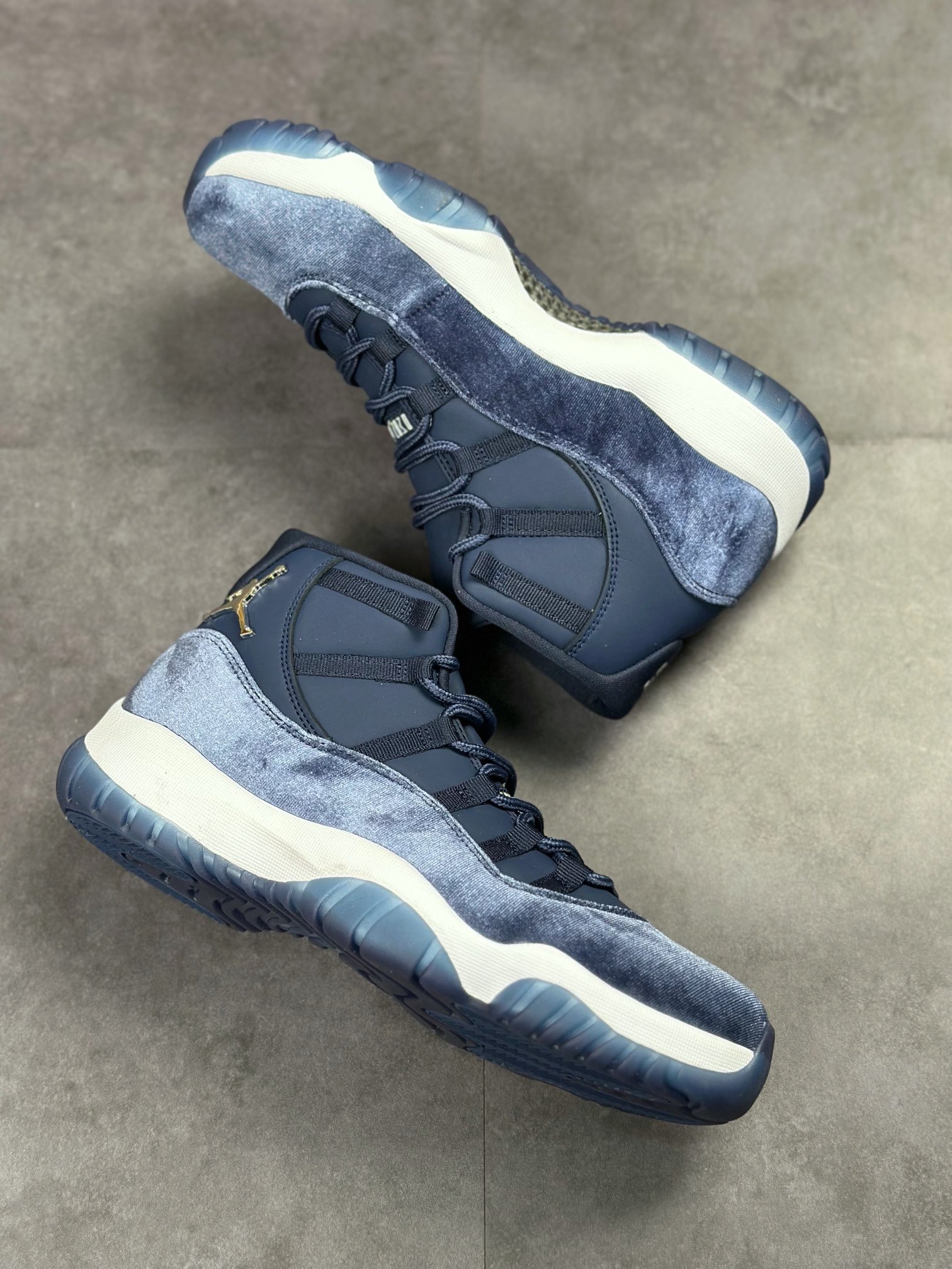 300 Air Jordan 11 Velvet ”Midnight Navy” 丝绒午夜蓝