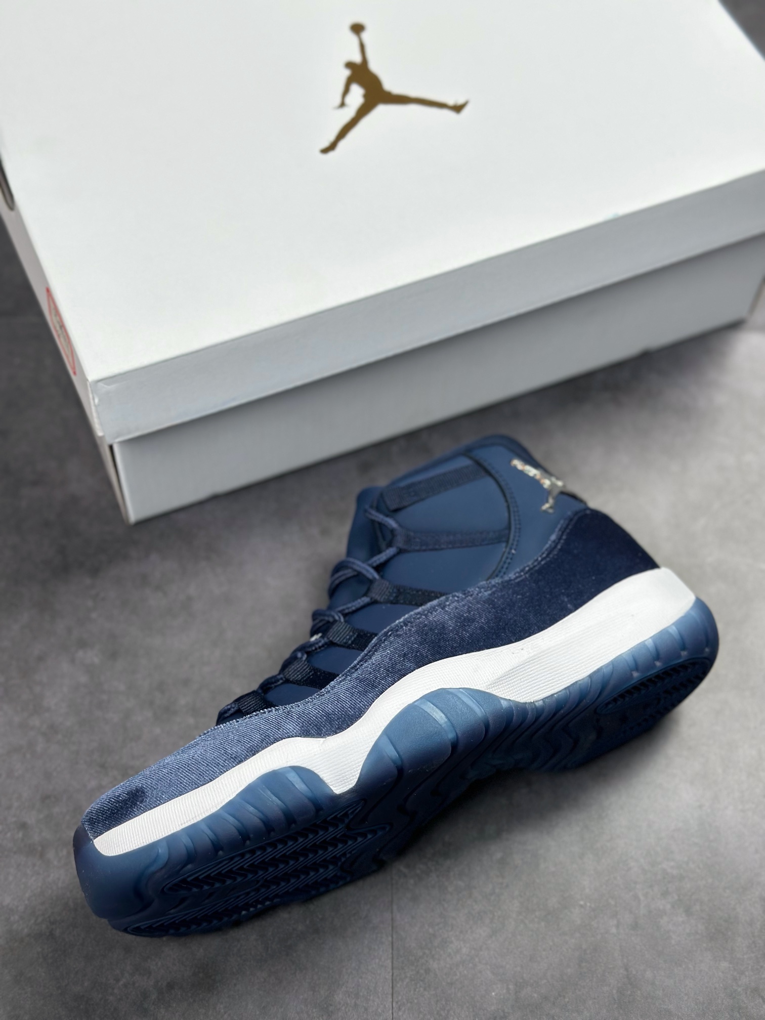 300 Air Jordan 11 Velvet ”Midnight Navy” 丝绒午夜蓝