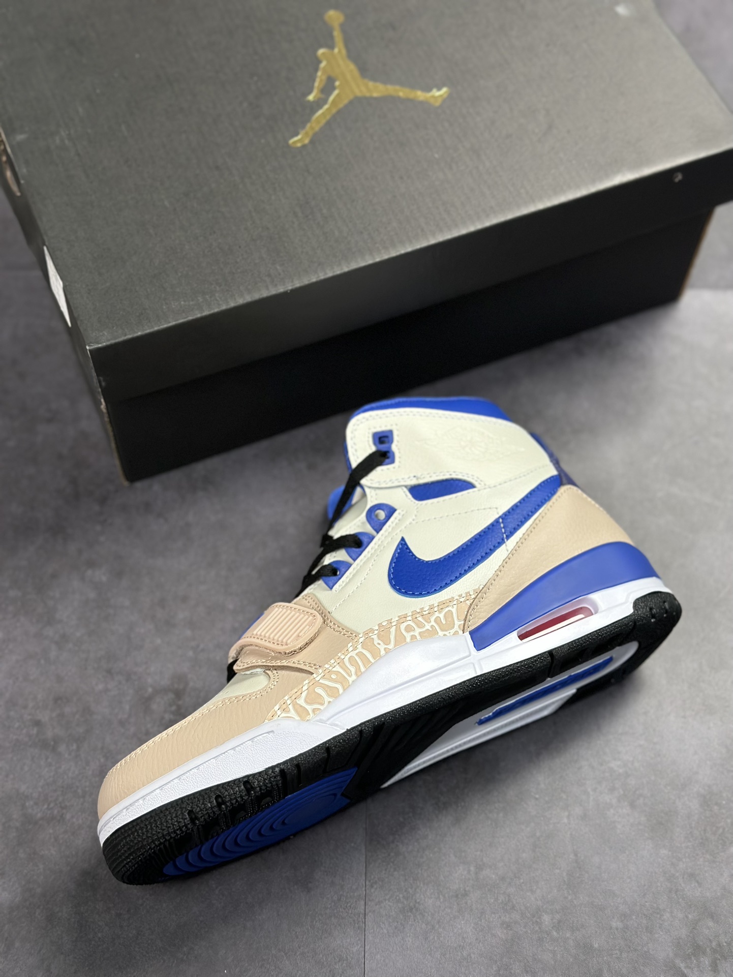 240 Air Jordan Legacy 312 白卡其蓝 CD7068-106