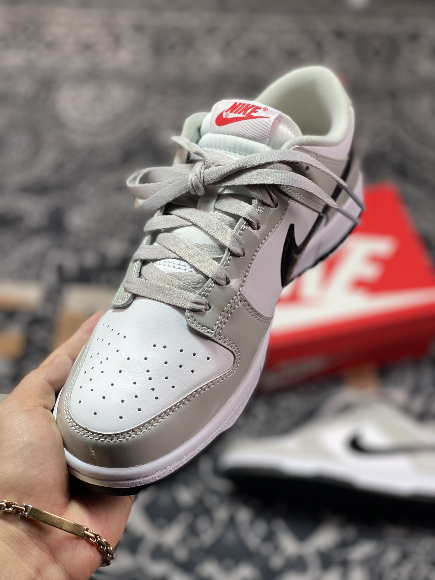 Dunk series low top casual sports skateboard shoes ”Patent leather gray black and white soot” 7576-001