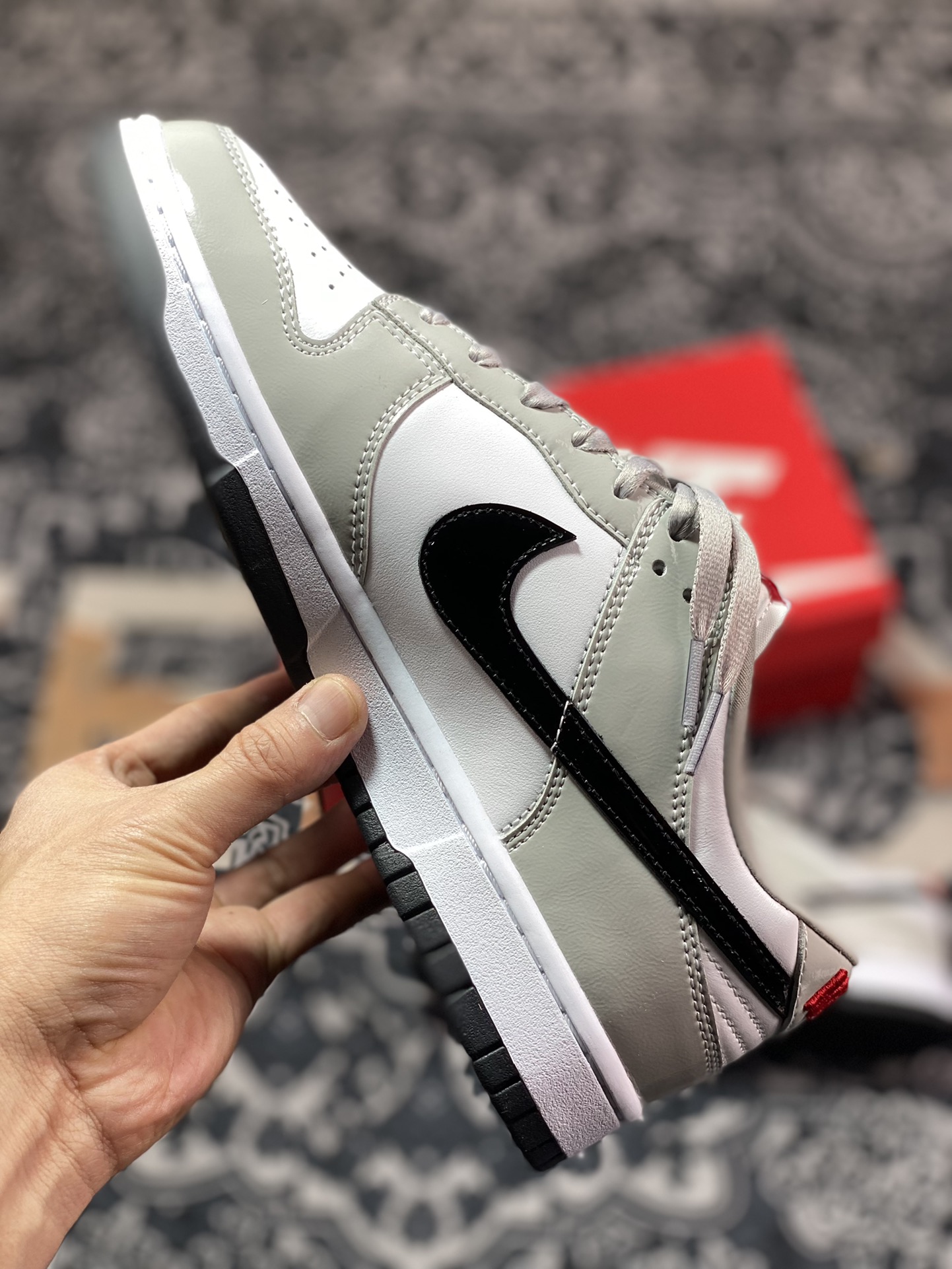 Dunk series low top casual sports skateboard shoes ”Patent leather gray black and white soot” 7576-001