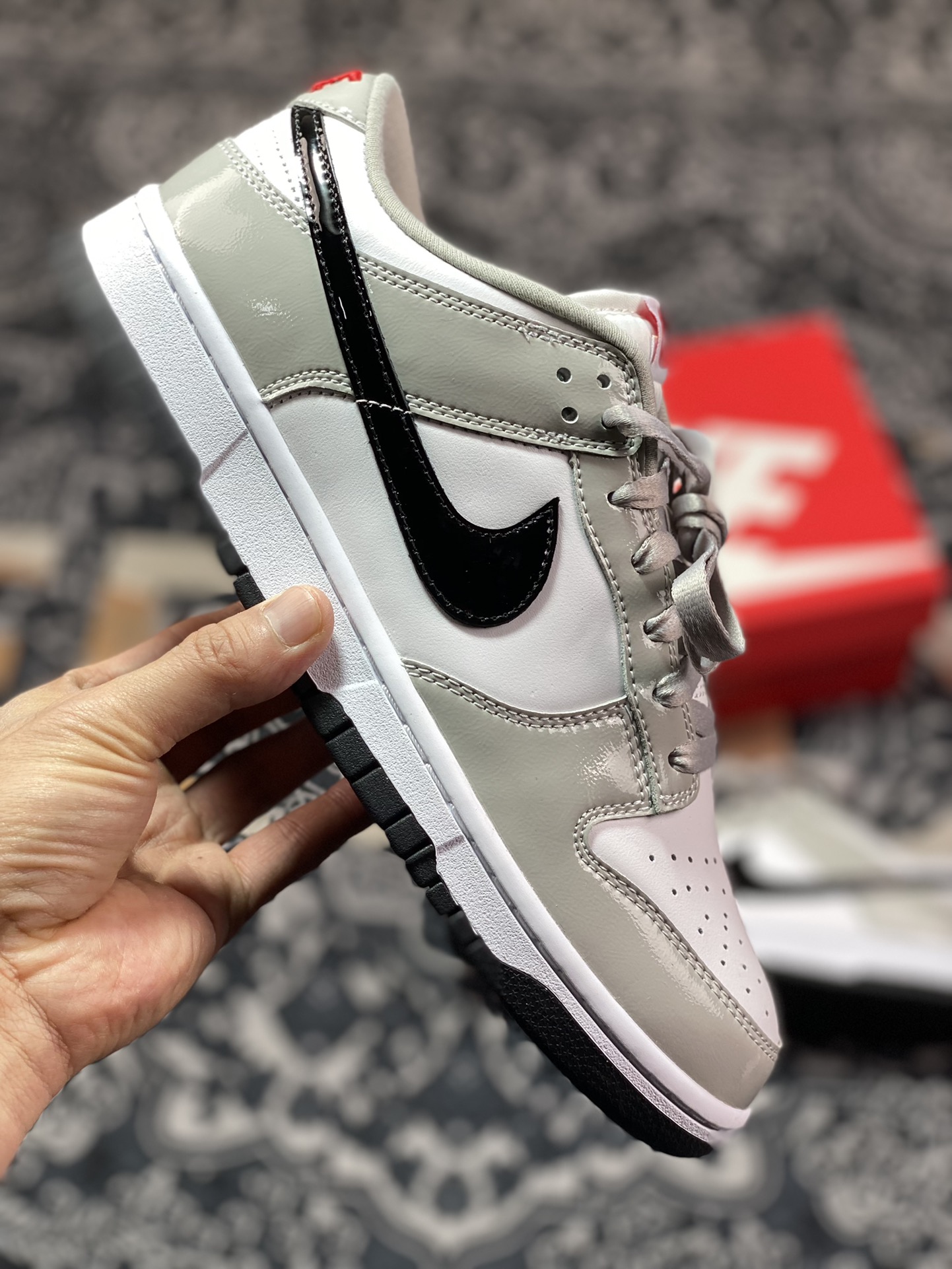 Dunk series low top casual sports skateboard shoes ”Patent leather gray black and white soot” 7576-001