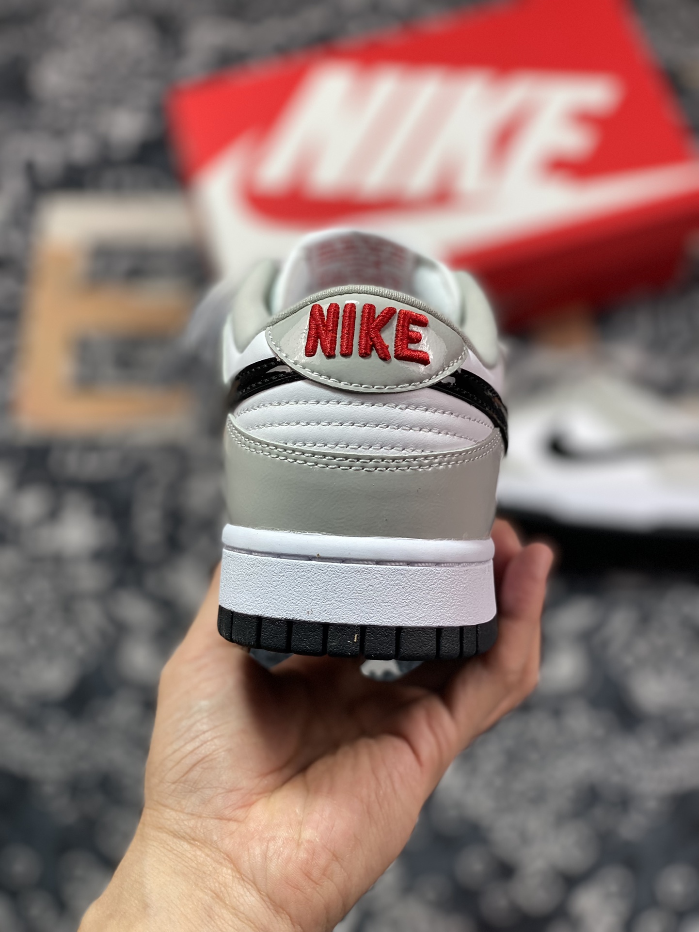 Dunk series low top casual sports skateboard shoes ”Patent leather gray black and white soot” 7576-001