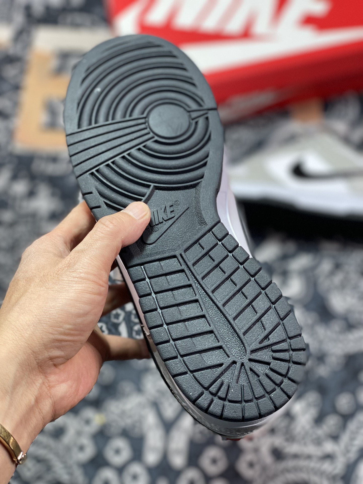 Dunk series low top casual sports skateboard shoes ”Patent leather gray black and white soot” 7576-001