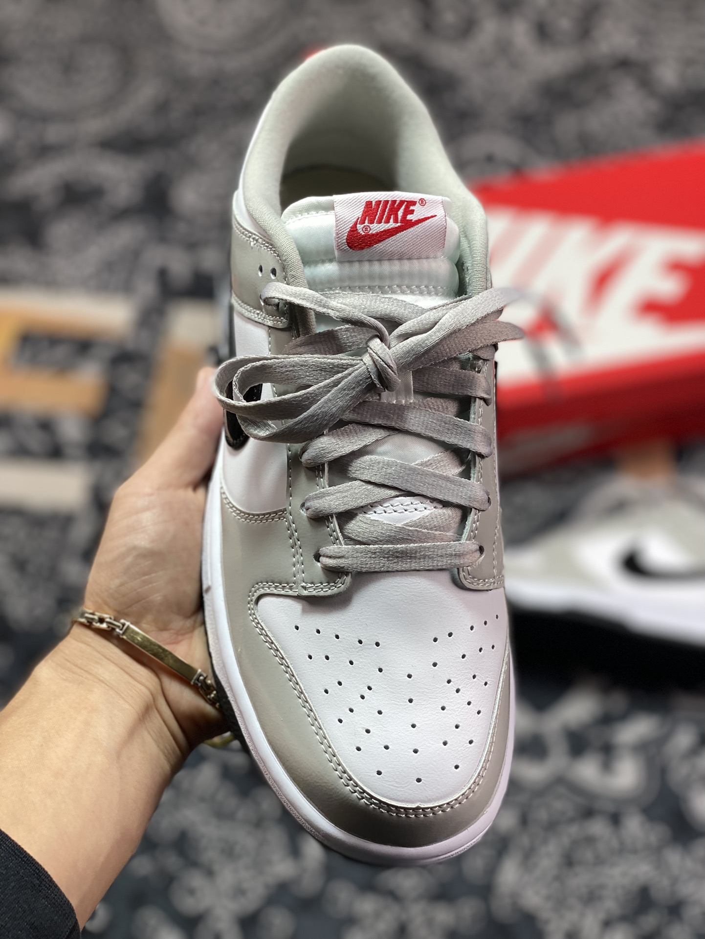 Dunk series low top casual sports skateboard shoes ”Patent leather gray black and white soot” 7576-001
