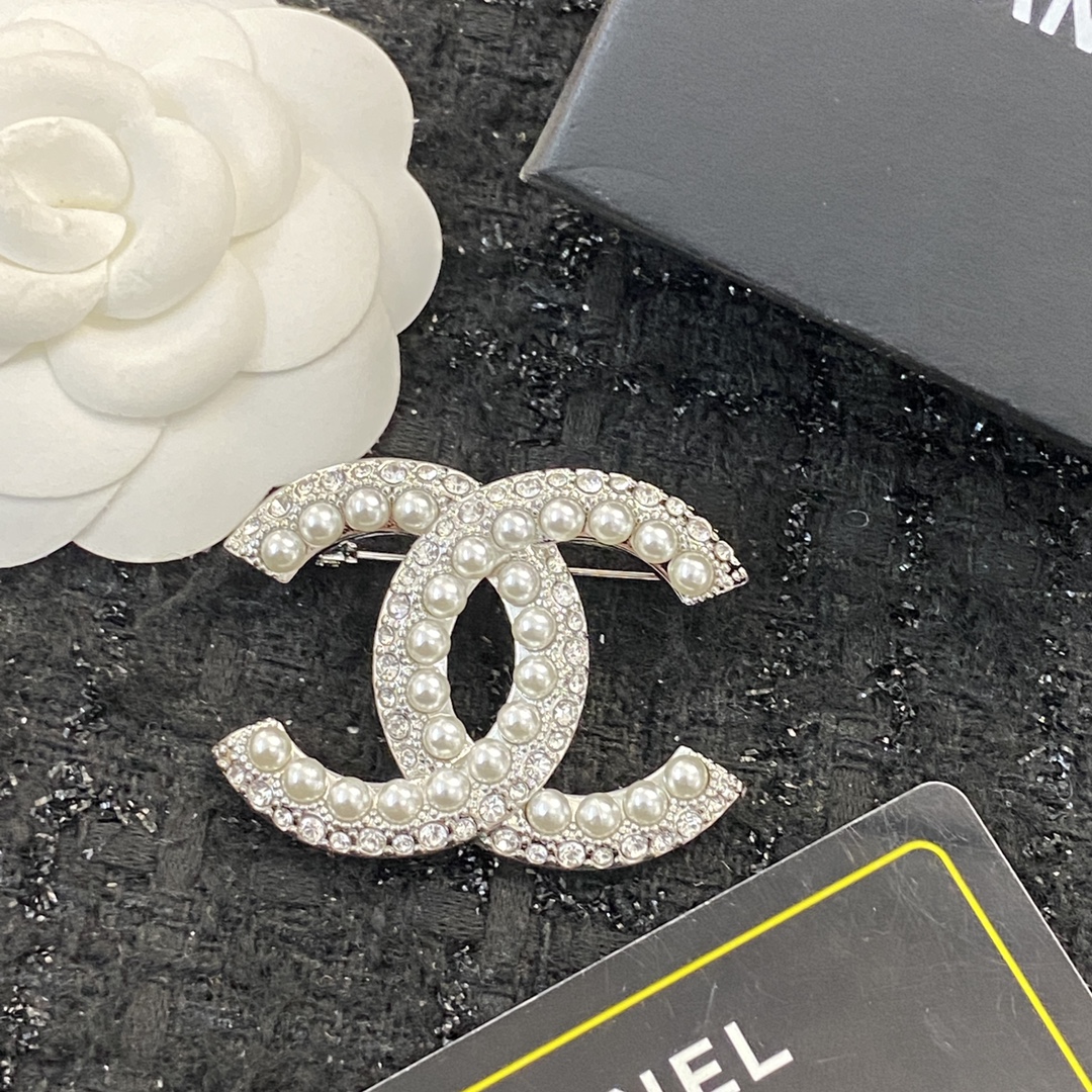 【原版开模】编码CA010   
🛍胸针热销款火爆上新❣
🛍同步专柜‼独家高端品质实拍图‼代购级别‼做工