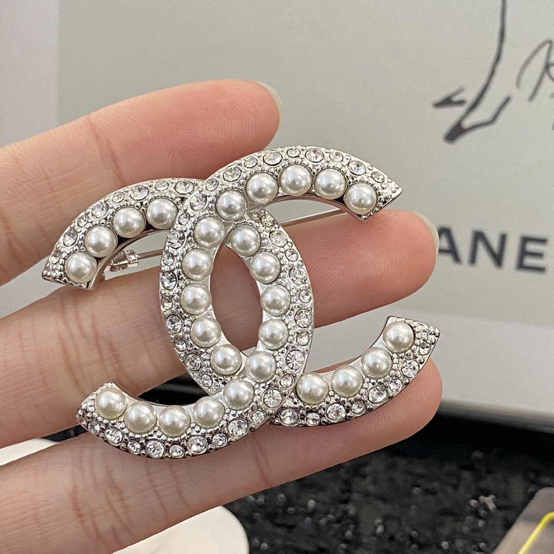 【原版开模】编码CA010   
🛍胸针热销款火爆上新❣
🛍同步专柜‼独家高端品质实拍图‼代购级别‼做工