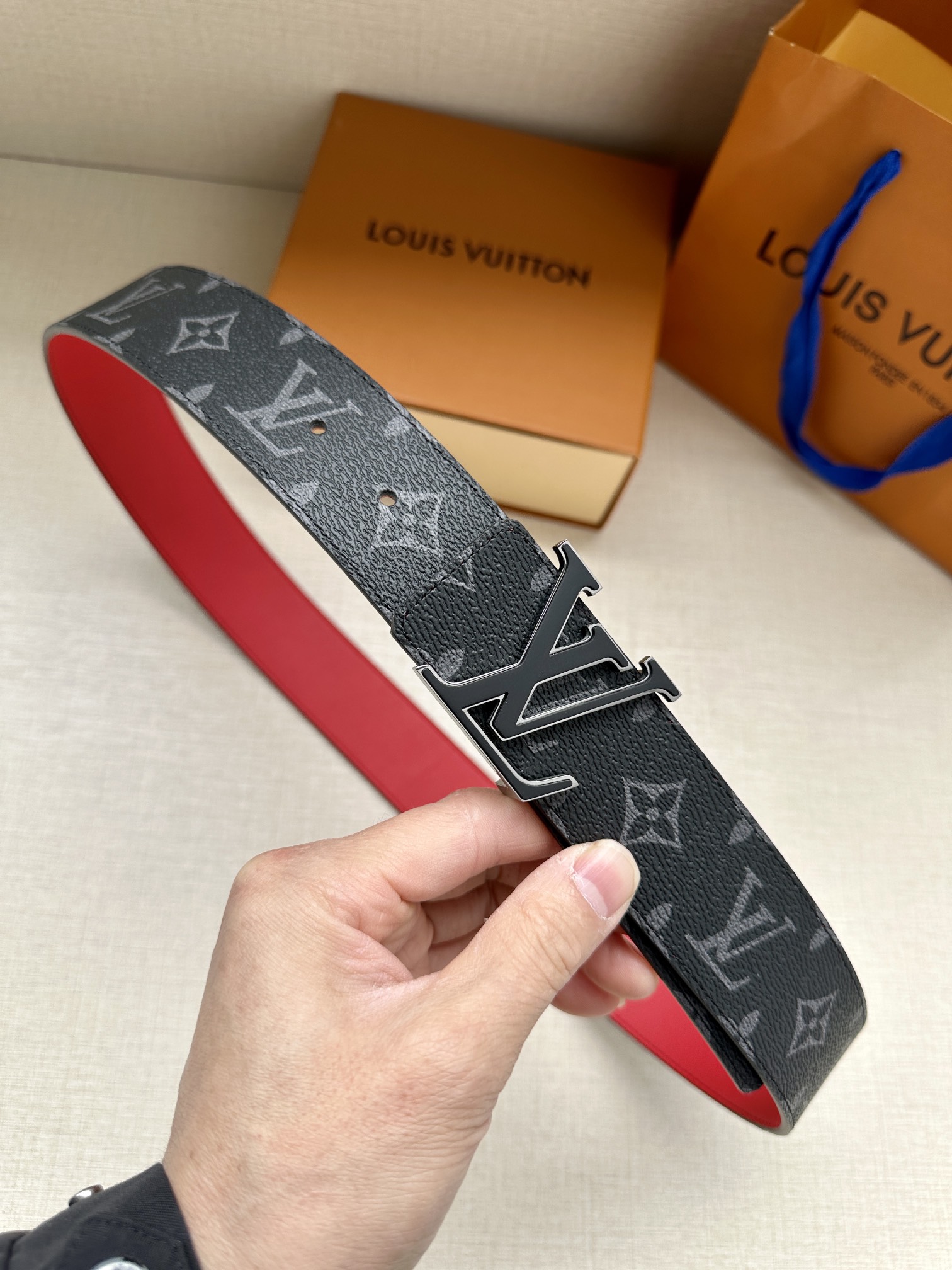 本款4.0宽LVInitiales双