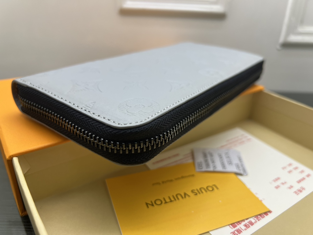 Interior view of the wallet's storage compartments