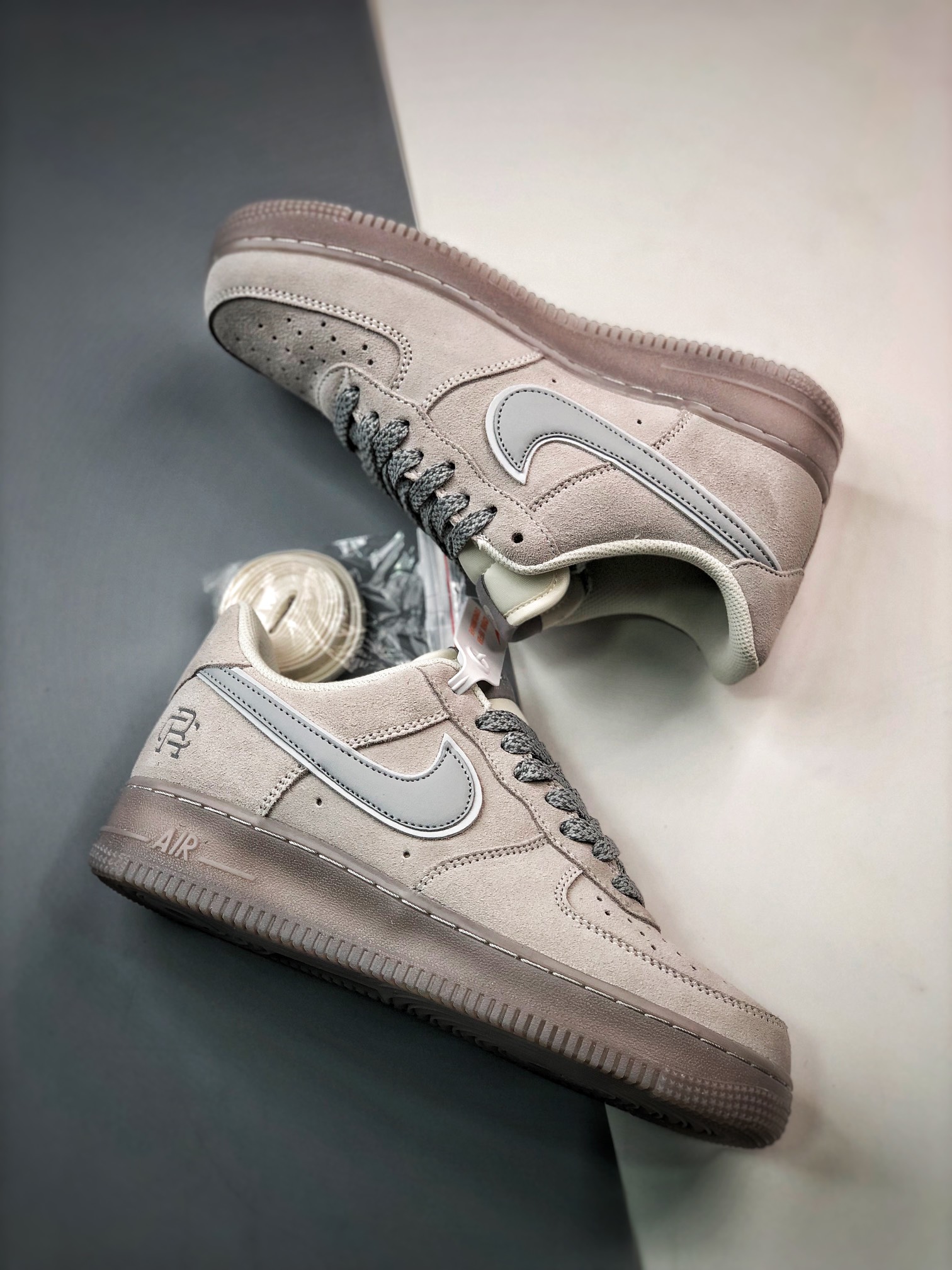 240 卫冕冠军联名款 空军低帮 Air Force1 Low x Reigning Champ SI0820-605