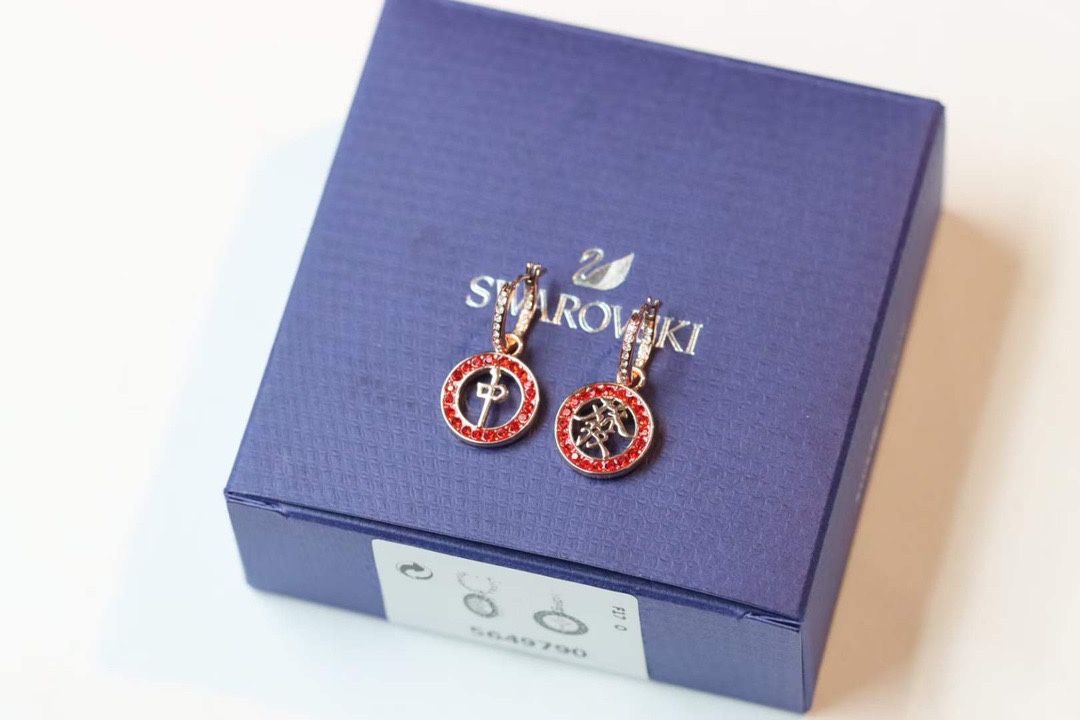  swarovski alea 红色满钻 “发财 红中”耳钉

 迷的人首饰绚夺丽目，专为贺庆中国新年到