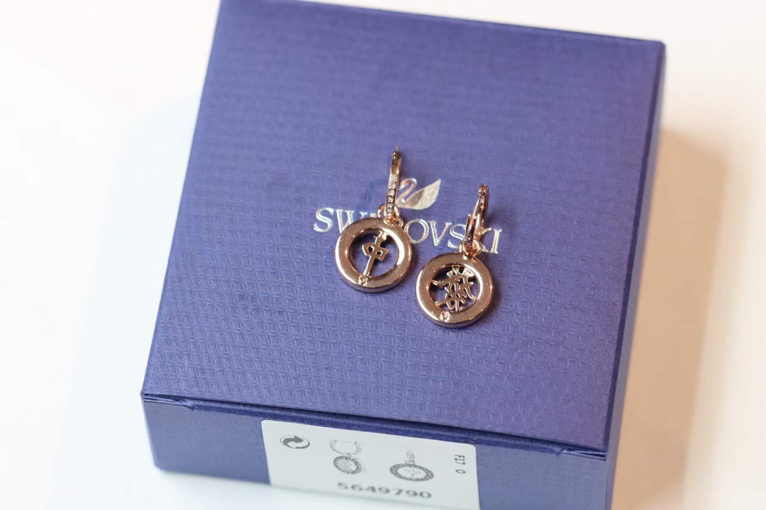  swarovski alea 红色满钻 “发财 红中”耳钉

 迷的人首饰绚夺丽目，专为贺庆中国新年到