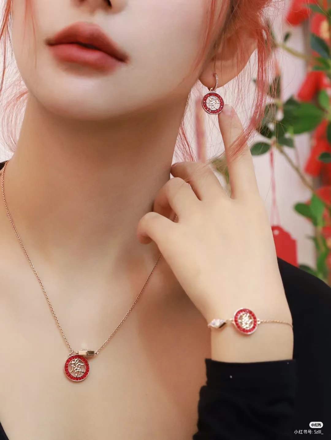  swarovski alea 红色满钻 “发财 红中”耳钉

 迷的人首饰绚夺丽目，专为贺庆中国新年到
