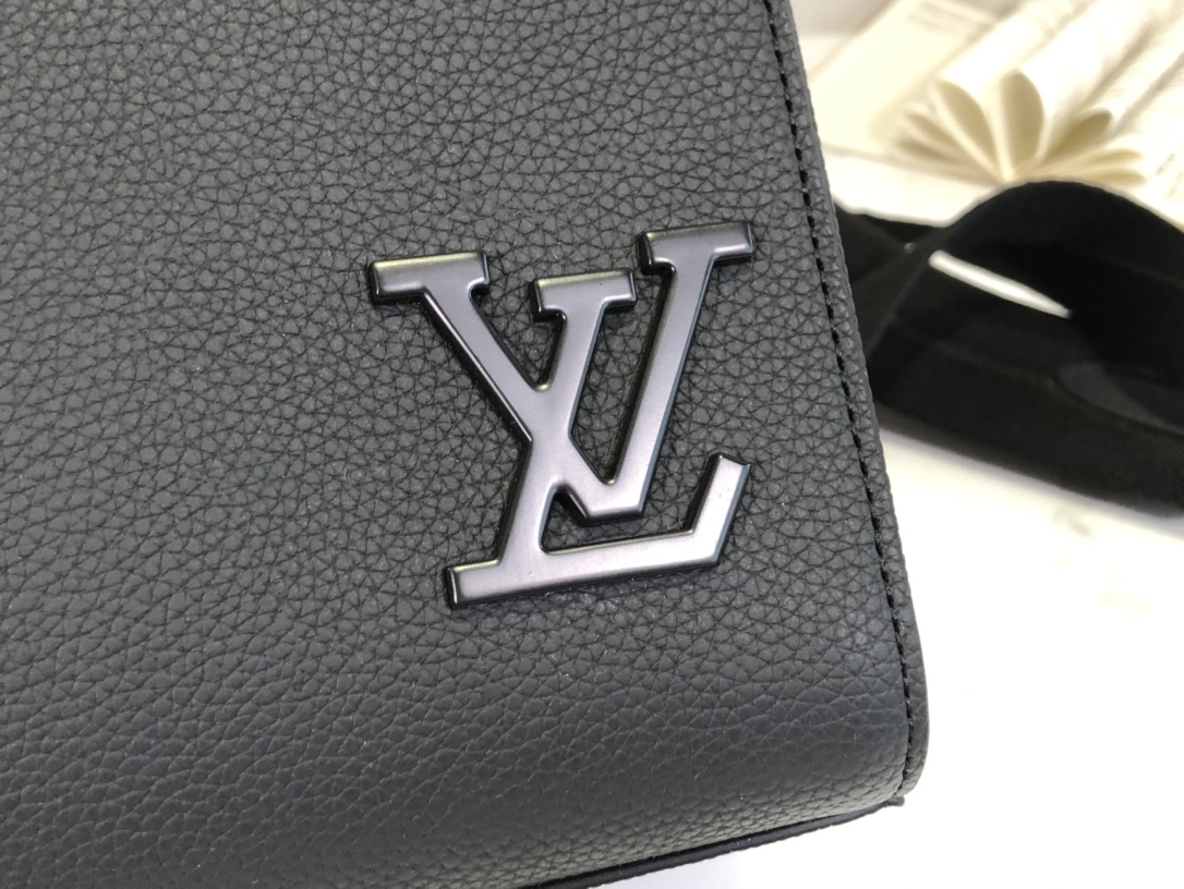 LV Aerogram Flap M21367双肩包