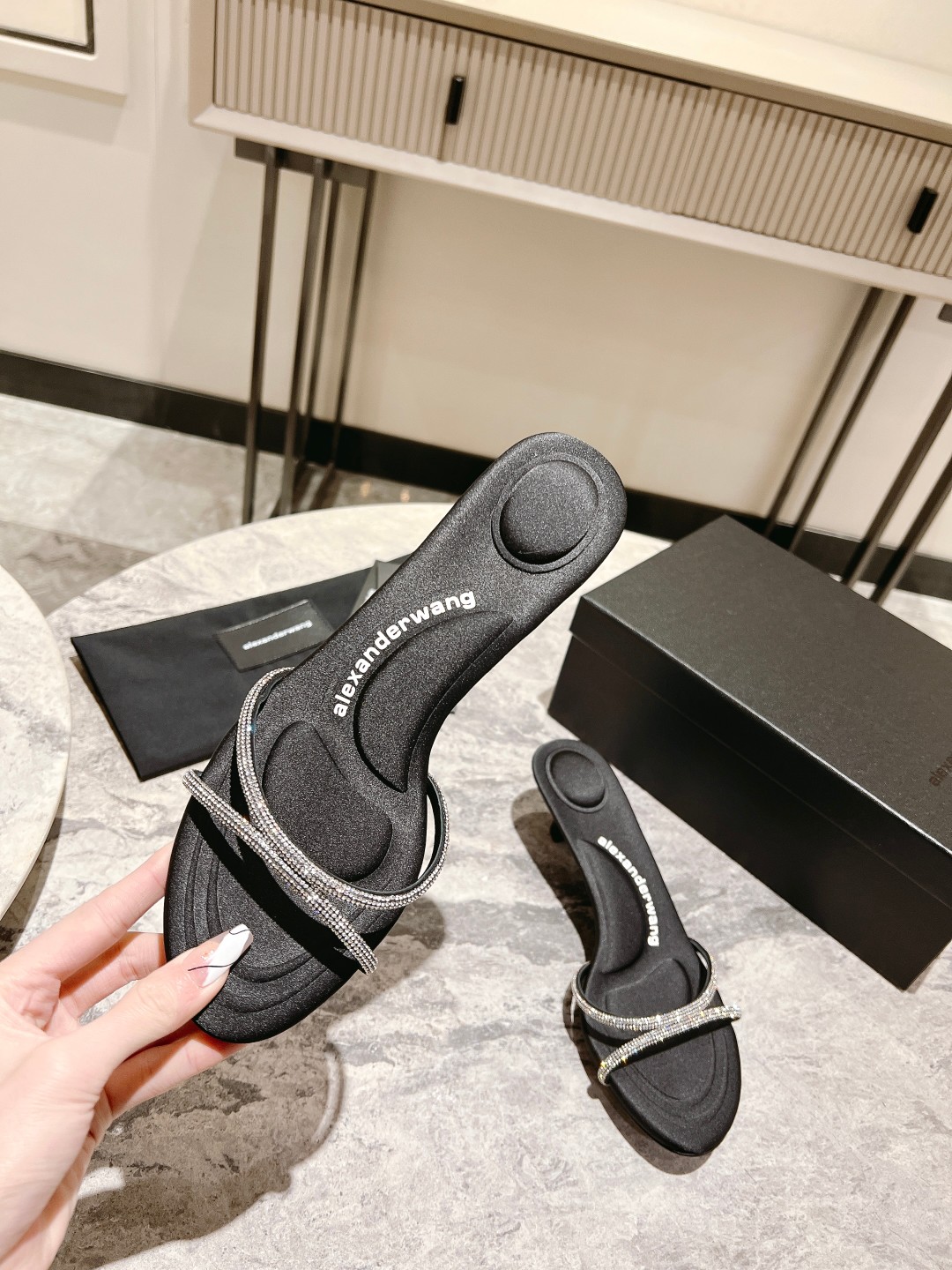 Alexander Wang Alexande*wang 大王2023新款水钻凉拖鞋 很难不爱这双水晶凉鞋
