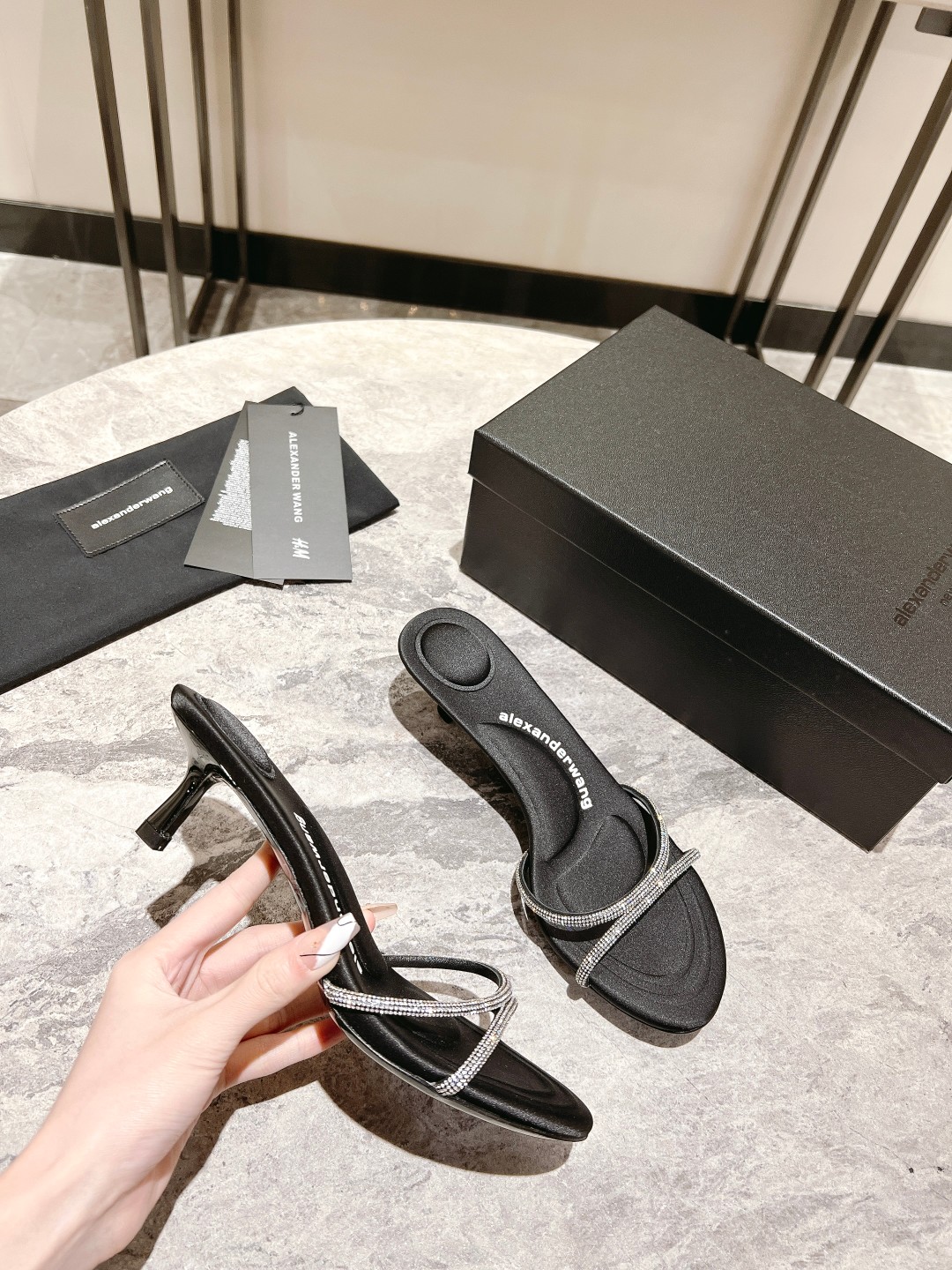 Alexander Wang Alexande*wang 大王2023新款水钻凉拖鞋 很难不爱这双水晶凉鞋