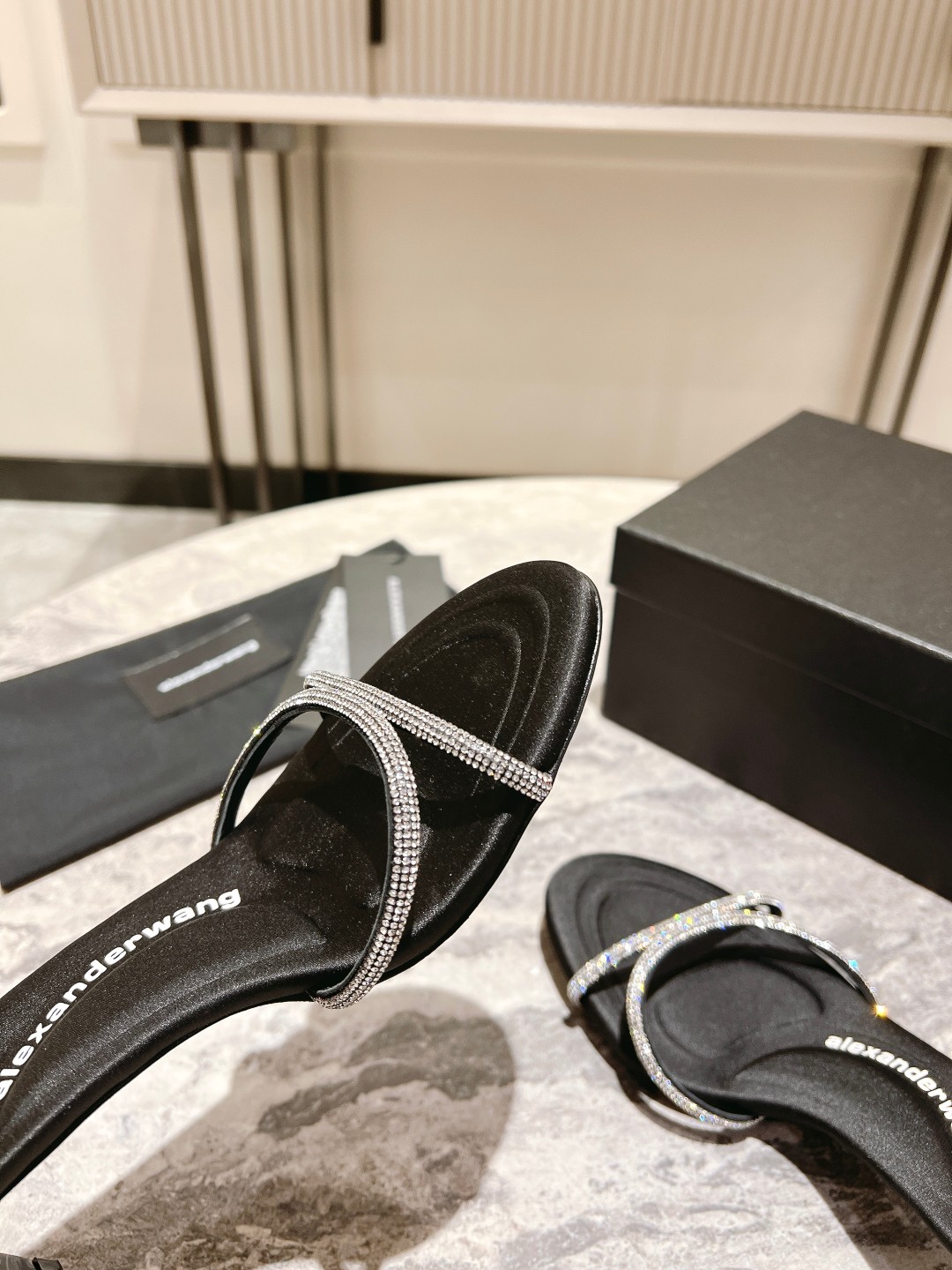 Alexander Wang Alexande*wang 大王2023新款水钻凉拖鞋 很难不爱这双水晶凉鞋