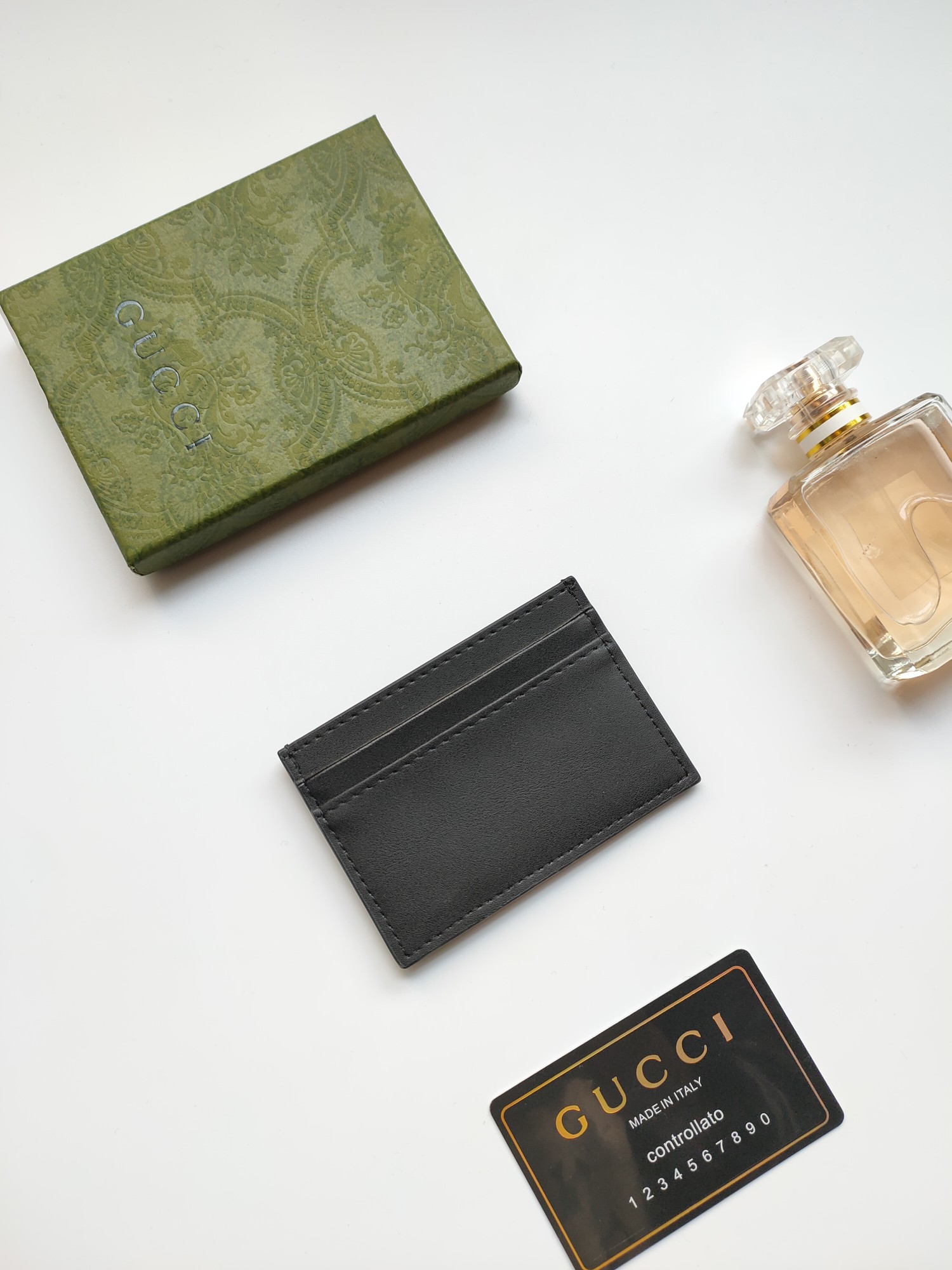 GUCCIカード夹657588小牛皮ブラック