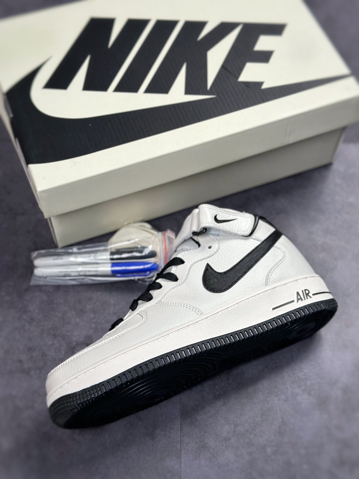 250 Nike Air Force 1 Mid LV8 米黑涂鸦笔PA0920-308