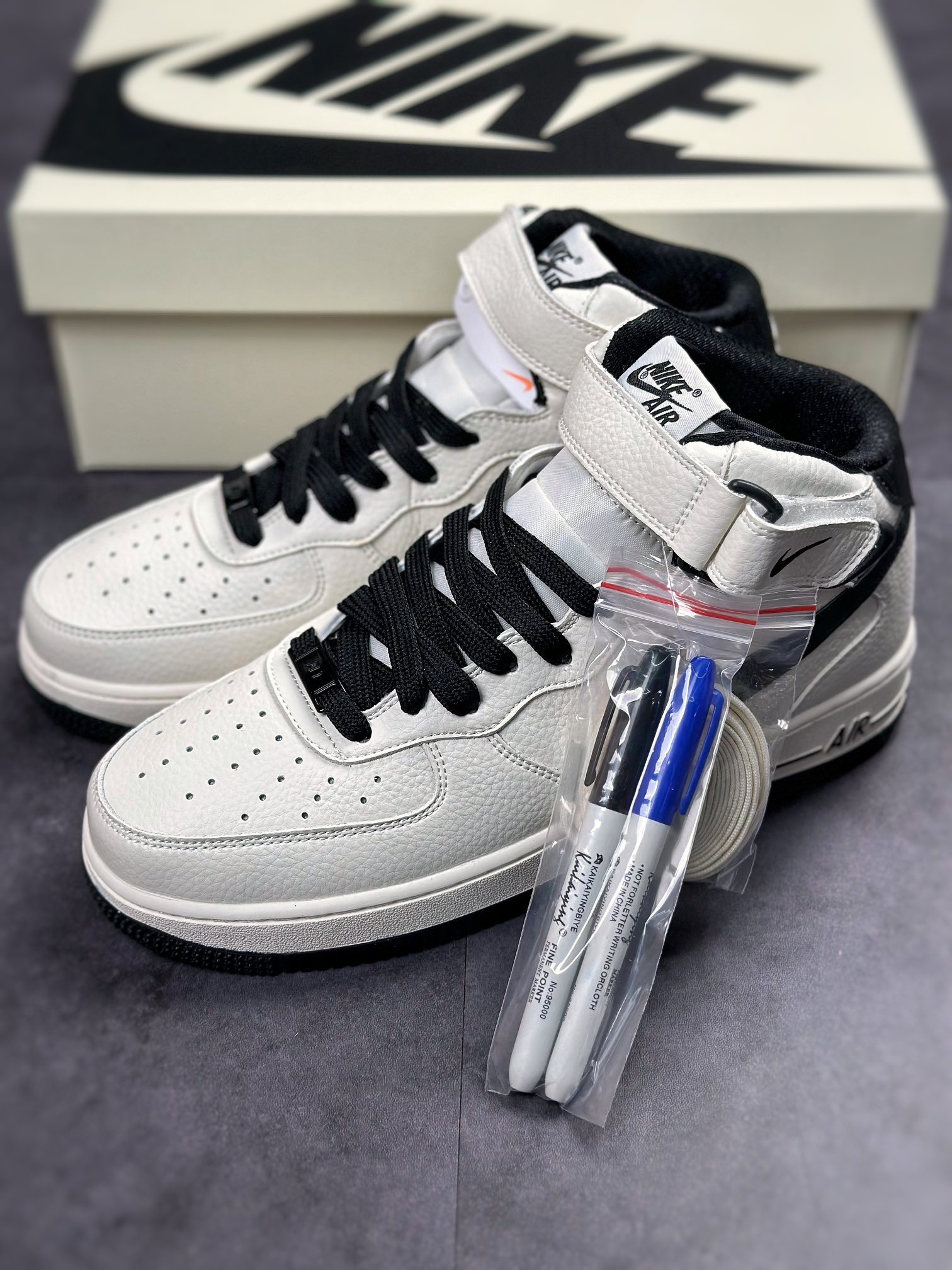250 Nike Air Force 1 Mid LV8 米黑涂鸦笔PA0920-308