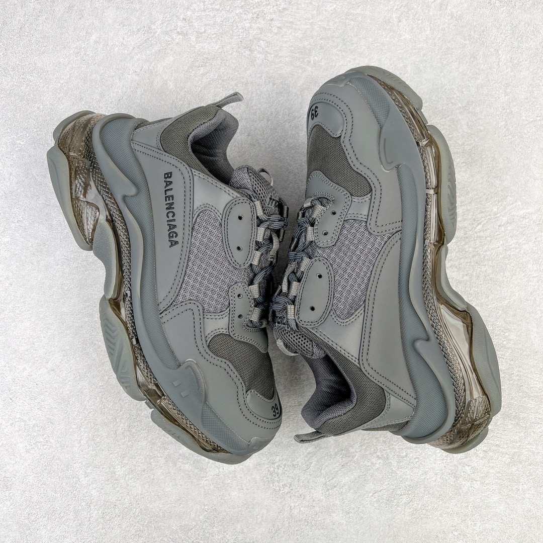 图片[3]-💰400 ＃VG零售版 BALENCIAGA Triple S Clear Sole Sneaker 巴黎世家复古透明气垫运动鞋 黑色做旧 全套原纸板楦头开发 最原汁原味的灵魂版型 全鞋荧光划线卡点 胶水把控整洁度追求极致完美 每一双都是工艺品 多重QC质检 超越公司货的品控标准 实实在在的免检产品 原盒原配 正确字体电绣 粗细、位置、大小正确 侧边TPU 透气孔匹配意产原版 正确气垫分离大底 TPU软底 原版一致大底LOGO 立体感十足 原厂皮料水洗做旧 采购原厂网纱 小牛皮 小羊皮和网眼 复杂的三层外底 采用Clear Sole技术将TPU注入鞋底内部可产生气泡 以提供更多舒适感 更轻的鞋子和减震效果 脚趾边缘绣有尺寸 侧面绣有徽标 背面压印徽标 舌头上的Triple S橡胶品牌 2个鞋带环 包括1个功能环 运动系带系统 带12个织物孔眼 双色鞋带让人想起远足靴的鞋带 后部拉环和舌头拉环 水洗效果 打造老旧外观 正常尺码 Size：35 36 37 38 39 40 41 42 43 44 45 46 编码：by4936070-运动鞋