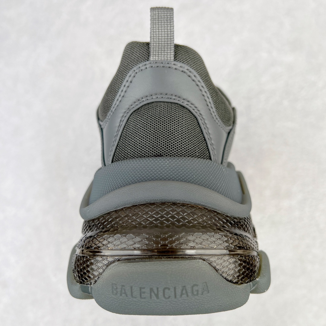 图片[8]-💰400 ＃VG零售版 BALENCIAGA Triple S Clear Sole Sneaker 巴黎世家复古透明气垫运动鞋 黑色做旧 全套原纸板楦头开发 最原汁原味的灵魂版型 全鞋荧光划线卡点 胶水把控整洁度追求极致完美 每一双都是工艺品 多重QC质检 超越公司货的品控标准 实实在在的免检产品 原盒原配 正确字体电绣 粗细、位置、大小正确 侧边TPU 透气孔匹配意产原版 正确气垫分离大底 TPU软底 原版一致大底LOGO 立体感十足 原厂皮料水洗做旧 采购原厂网纱 小牛皮 小羊皮和网眼 复杂的三层外底 采用Clear Sole技术将TPU注入鞋底内部可产生气泡 以提供更多舒适感 更轻的鞋子和减震效果 脚趾边缘绣有尺寸 侧面绣有徽标 背面压印徽标 舌头上的Triple S橡胶品牌 2个鞋带环 包括1个功能环 运动系带系统 带12个织物孔眼 双色鞋带让人想起远足靴的鞋带 后部拉环和舌头拉环 水洗效果 打造老旧外观 正常尺码 Size：35 36 37 38 39 40 41 42 43 44 45 46 编码：by4936070-运动鞋