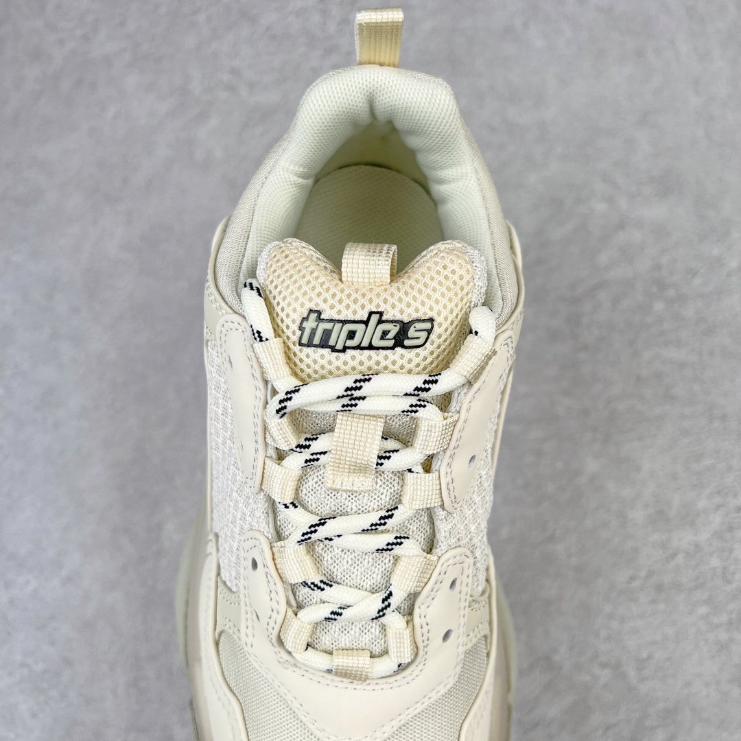 图片[5]-💰400 ＃VG零售版 BALENCIAGA Triple S Clear Sole Sneaker 巴黎世家复古透明气垫运动鞋 黑色做旧 全套原纸板楦头开发 最原汁原味的灵魂版型 全鞋荧光划线卡点 胶水把控整洁度追求极致完美 每一双都是工艺品 多重QC质检 超越公司货的品控标准 实实在在的免检产品 原盒原配 正确字体电绣 粗细、位置、大小正确 侧边TPU 透气孔匹配意产原版 正确气垫分离大底 TPU软底 原版一致大底LOGO 立体感十足 原厂皮料水洗做旧 采购原厂网纱 小牛皮 小羊皮和网眼 复杂的三层外底 采用Clear Sole技术将TPU注入鞋底内部可产生气泡 以提供更多舒适感 更轻的鞋子和减震效果 脚趾边缘绣有尺寸 侧面绣有徽标 背面压印徽标 舌头上的Triple S橡胶品牌 2个鞋带环 包括1个功能环 运动系带系统 带12个织物孔眼 双色鞋带让人想起远足靴的鞋带 后部拉环和舌头拉环 水洗效果 打造老旧外观 正常尺码 Size：35 36 37 38 39 40 41 42 43 44 45 46 编码：by4936070-运动鞋