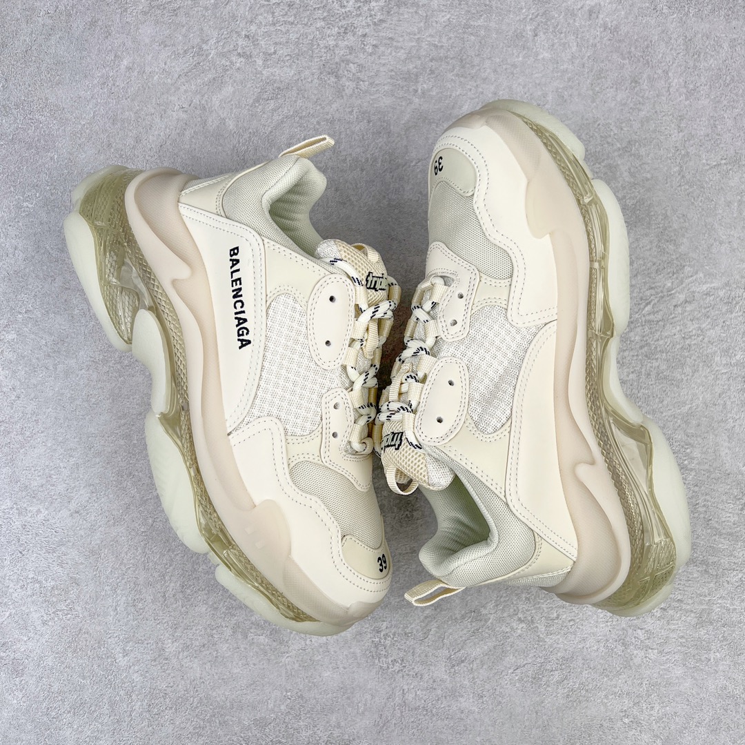 图片[3]-💰400 ＃VG零售版 BALENCIAGA Triple S Clear Sole Sneaker 巴黎世家复古透明气垫运动鞋 黑色做旧 全套原纸板楦头开发 最原汁原味的灵魂版型 全鞋荧光划线卡点 胶水把控整洁度追求极致完美 每一双都是工艺品 多重QC质检 超越公司货的品控标准 实实在在的免检产品 原盒原配 正确字体电绣 粗细、位置、大小正确 侧边TPU 透气孔匹配意产原版 正确气垫分离大底 TPU软底 原版一致大底LOGO 立体感十足 原厂皮料水洗做旧 采购原厂网纱 小牛皮 小羊皮和网眼 复杂的三层外底 采用Clear Sole技术将TPU注入鞋底内部可产生气泡 以提供更多舒适感 更轻的鞋子和减震效果 脚趾边缘绣有尺寸 侧面绣有徽标 背面压印徽标 舌头上的Triple S橡胶品牌 2个鞋带环 包括1个功能环 运动系带系统 带12个织物孔眼 双色鞋带让人想起远足靴的鞋带 后部拉环和舌头拉环 水洗效果 打造老旧外观 正常尺码 Size：35 36 37 38 39 40 41 42 43 44 45 46 编码：by4936070-运动鞋