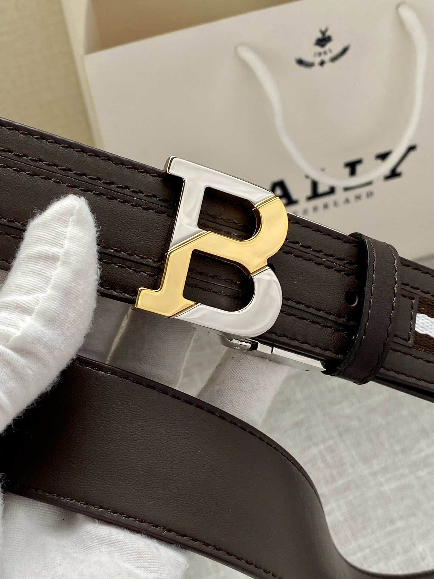 这款BBuckle腰带以合成织物制成