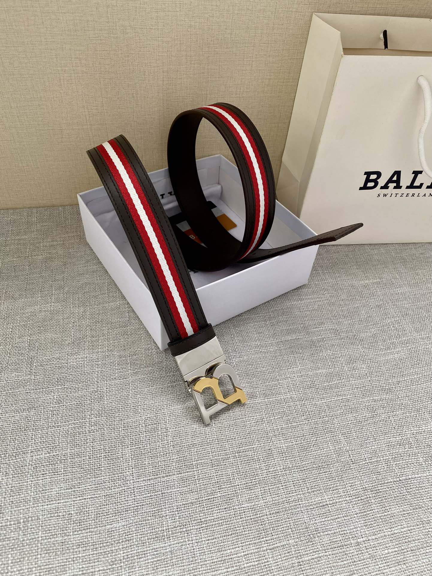 这款BBuckle腰带以合成织物制成