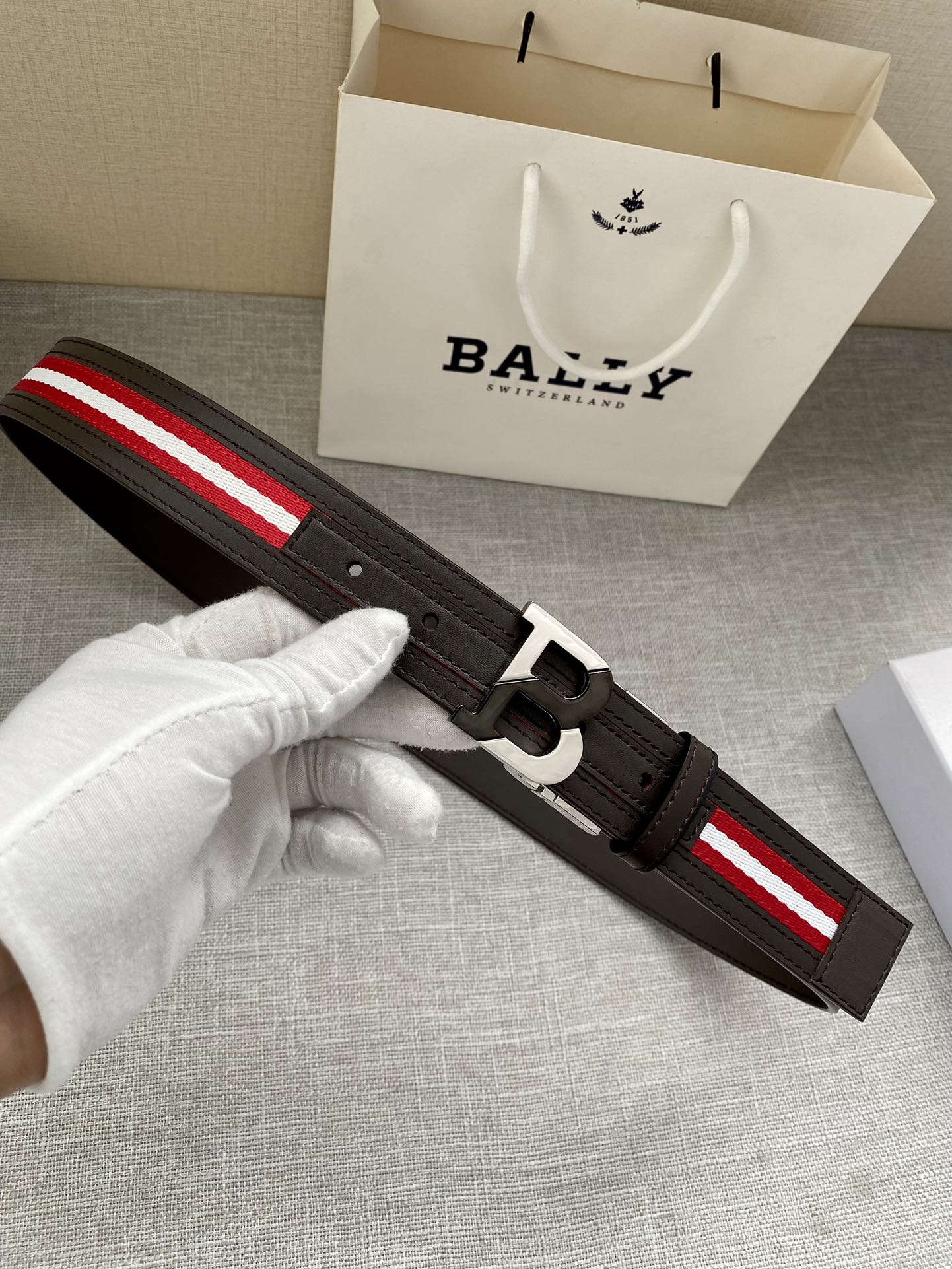 这款BBuckle腰带以合成织物制成