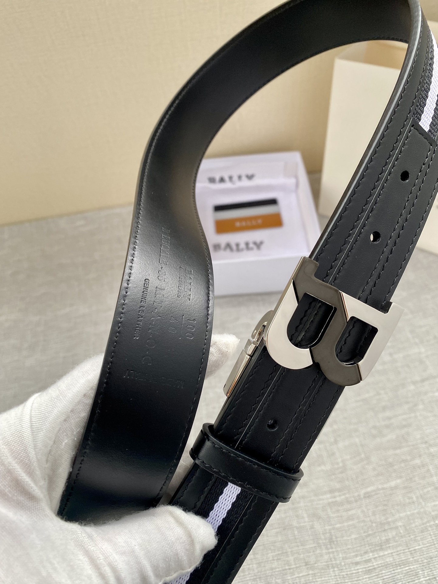 这款BBuckle腰带以合成织物制成
