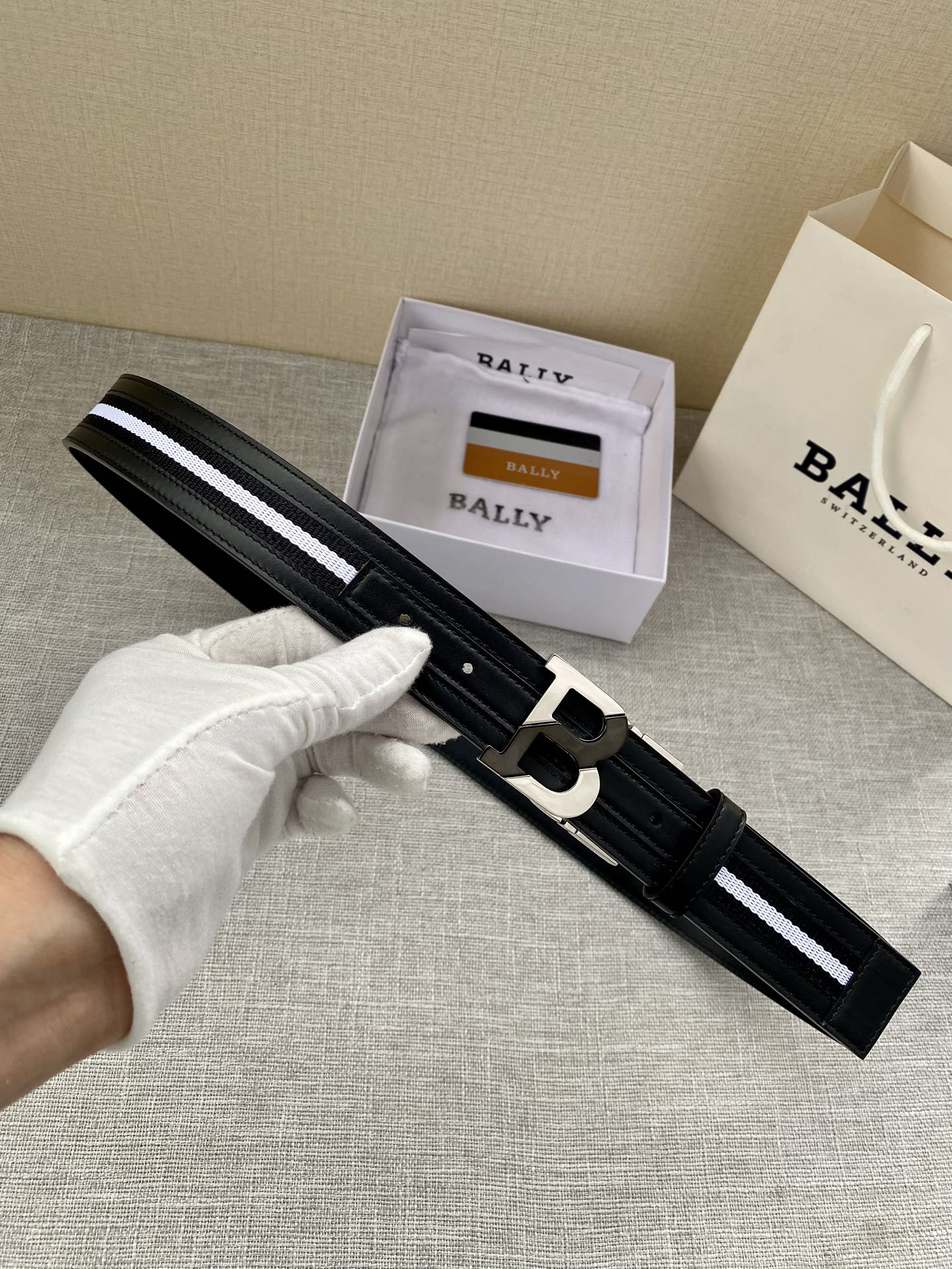 这款BBuckle腰带以合成织物制成