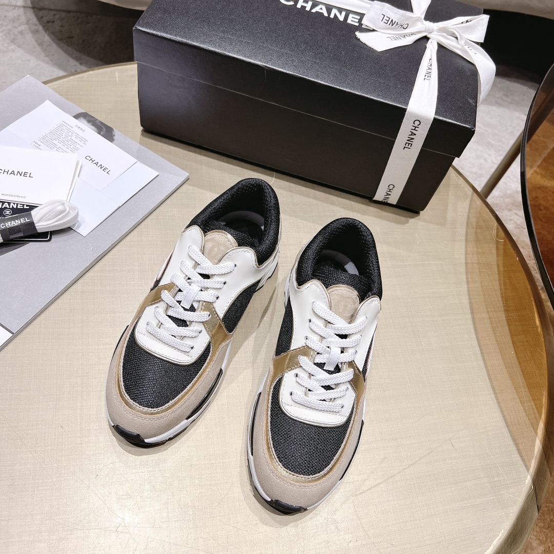 NO:483934,Popular sports shoes Xiaoxiang C home C latest and beautiful casual sneakers Absolute YYDS Super beautiful latest color matching Side three-dimensional logo Upper: suede mesh cowhide Original 1:1 combination sole 35-41 Add two colors, casual shoes/sports shoes, chanel, sneakers, cowhide, chamois leather19860909爆款运动鞋 小香C家C最新绝美休闲运动鞋 绝对YYDS 超美的最新配色 侧面立体Logo 鞋面:麂皮网面牛皮拼接 原版1:1组合大底 35-41 新加两色,休闲鞋/运动鞋,chanel,sneakers,cowhide,chamois leather,Women's Shoes