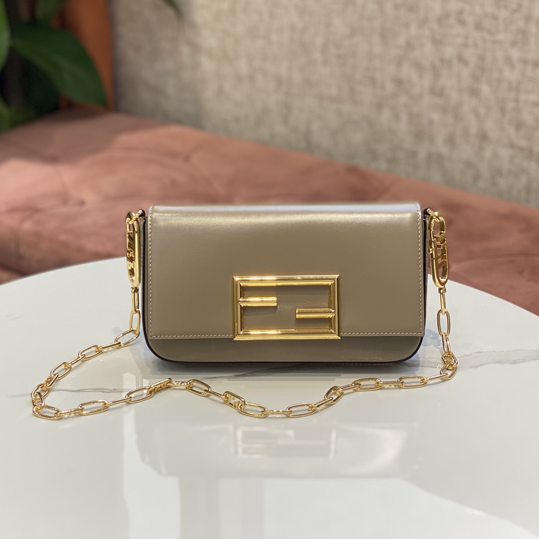 Fendi Get something real during Double 11 550 (metal F chain sold separately 180)