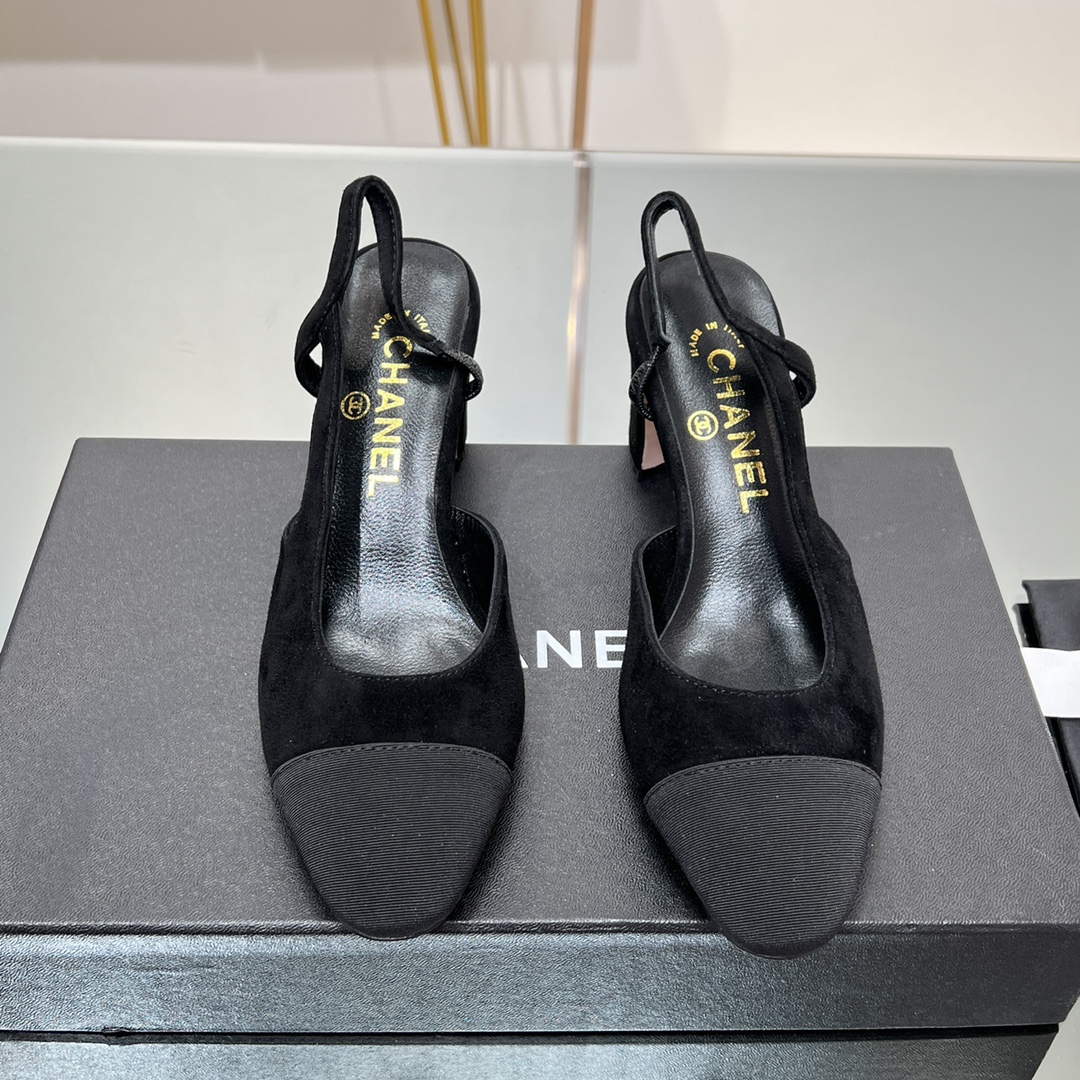 NO:417622,【High version】In stock for a long time Xiaoxiang Slingback classic series spliced ​​thick heel sandals single shoes Fashion classic sandals that all stars like. Simple and elegant, retro and intellectual. This pair can decorate your wardrobe all year round. The original counter is purchased and opened with mold, and the details are magnified and compared at will. Material upper is specially mixed-bred sheepskin spliced ​​twill fabric inner footbed sheepskin Outsole Original Italian leather outsole Size35～42 (41 and 42 customization without return and exchange) Original counter top luxury full packaging, sandals, sandals, sheepskin, Leather soles19860909【高版本】长期有货 小香Slingback经典系列拼接粗跟凉鞋单鞋 全明星都喜欢的时尚经典凉鞋 简洁优雅、复古知性,这一双就能装扮一年四季你的衣橱 专柜原版购入开模,细节随意放大对比 材质鞋面特殊混种羊皮拼接斜纹织布 内里垫脚胎羊皮 大底原版意大利真皮大底 Size35～42（41、42定制不退换） 原版专柜顶级豪华全套包装,凉鞋,sandals,sheepskin,Leather soles,Women's Shoes