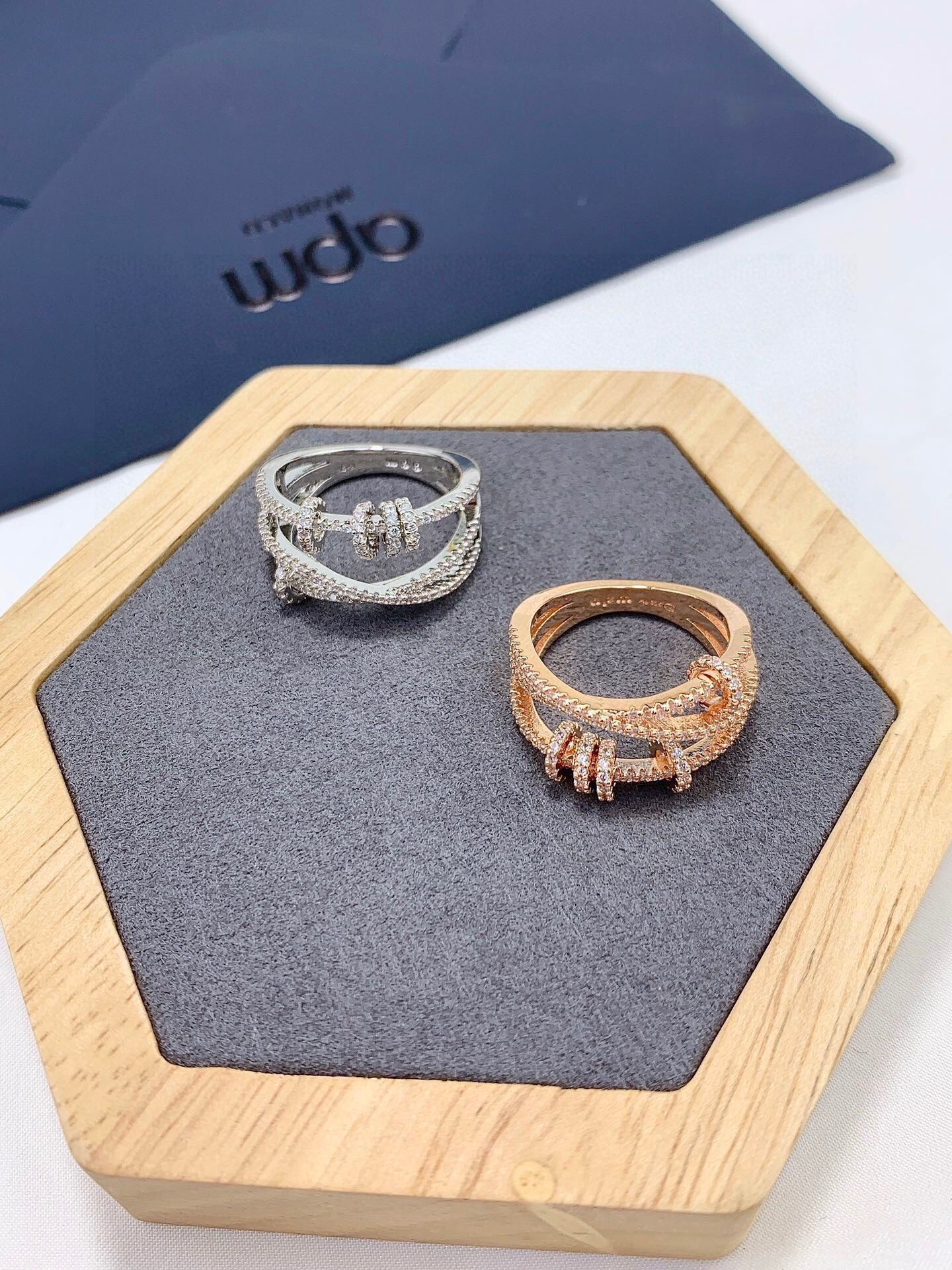 APM Monaco Multi-Layer Adjustable Circle Ring in Two Colors for Classic Style - 图片 3