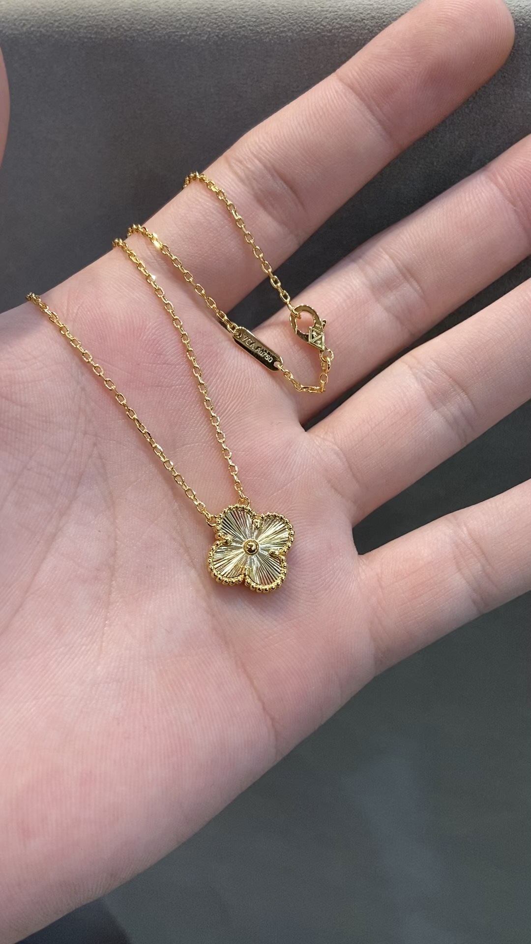 Van Cleef & Arpels vca镭射四叶草项链 黄金色
