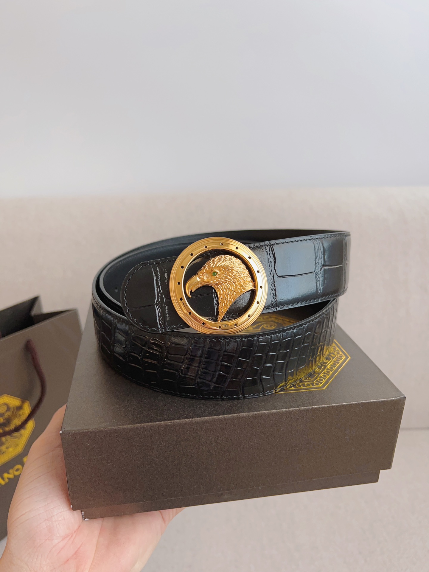 Italian Quintium Gold Eagle-Head Steel Button Belt with Gator Strips: Stylish and High-Quality. - 图片 5