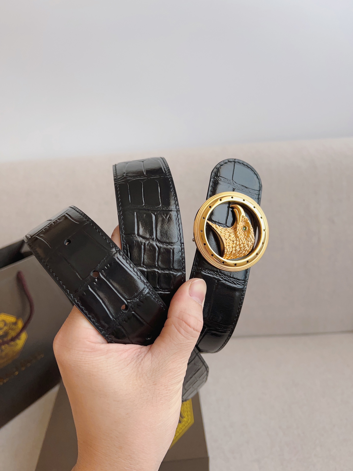 Italian Quintium Gold Eagle-Head Steel Button Belt with Gator Strips: Stylish and High-Quality. - 图片 6
