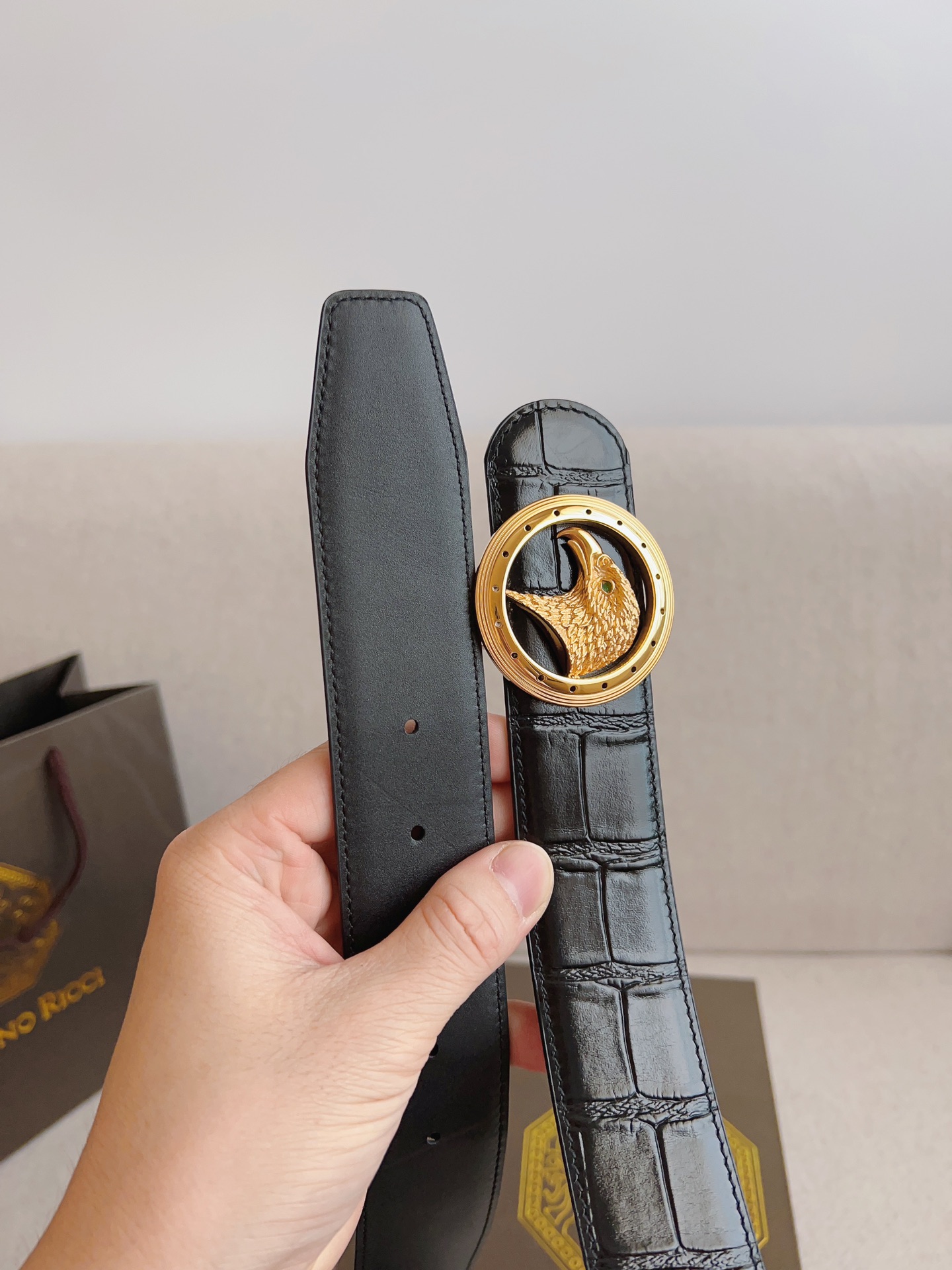 Italian Quintium Gold Eagle-Head Steel Button Belt with Gator Strips: Stylish and High-Quality. - 图片 7