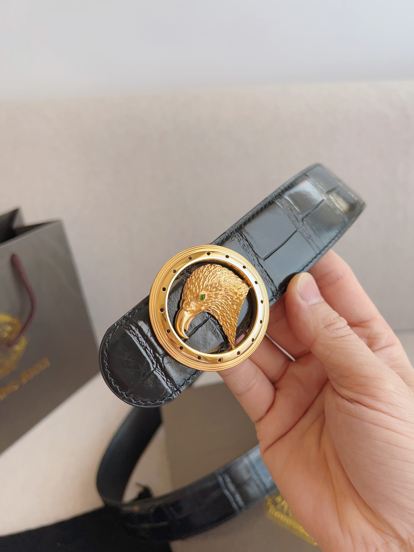 Italian Quintium Gold Eagle-Head Steel Button Belt with Gator Strips: Stylish and High-Quality. - 图片 4