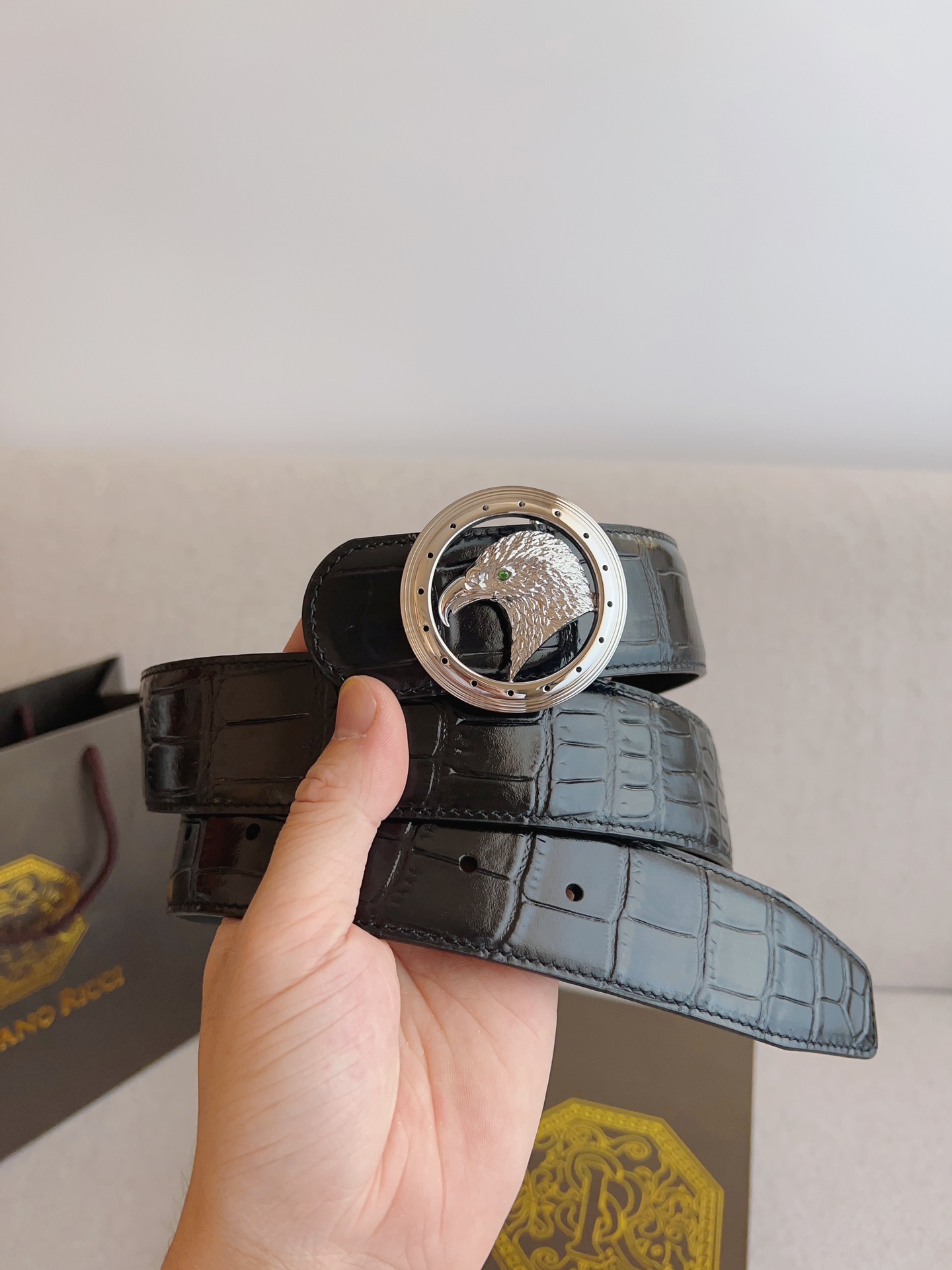 Italian-imported Quintium Gold Belt with Eagle-Head Steel Button: Stylish and High-Quality Fashion Accessory